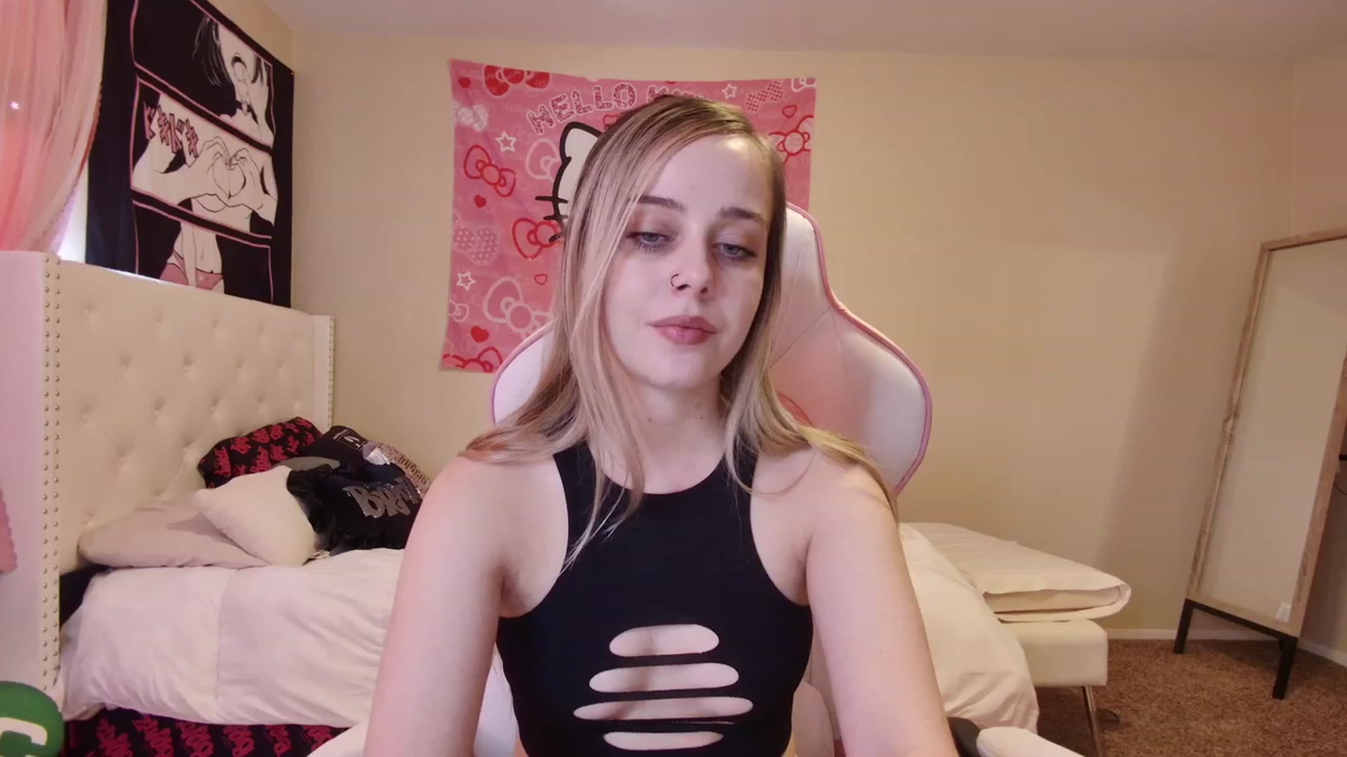 Gallery image thumbnail from lunalovelyy's myfreecams stream on, 04/18/2023, 01:47 image 1 of 20