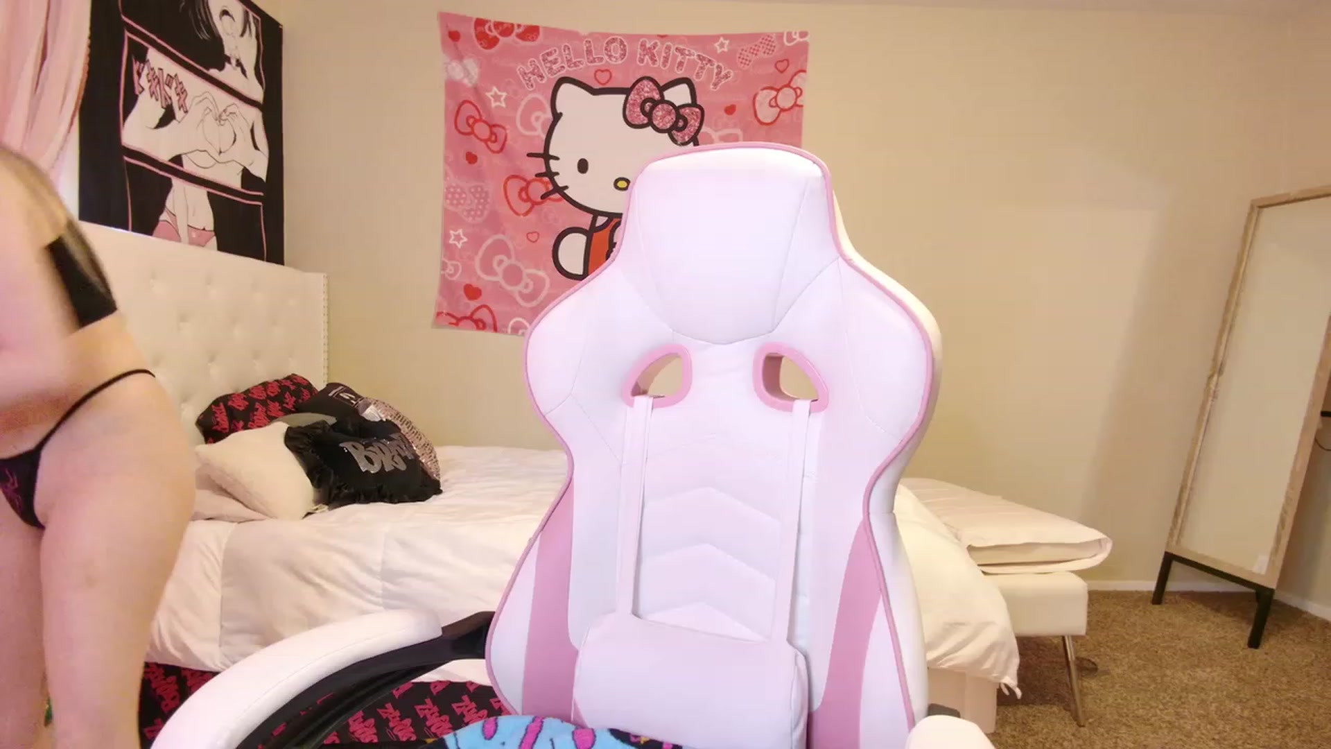 Gallery image thumbnail from lunalovelyy's myfreecams stream on, 04/18/2023, 01:47 image 20 of 20