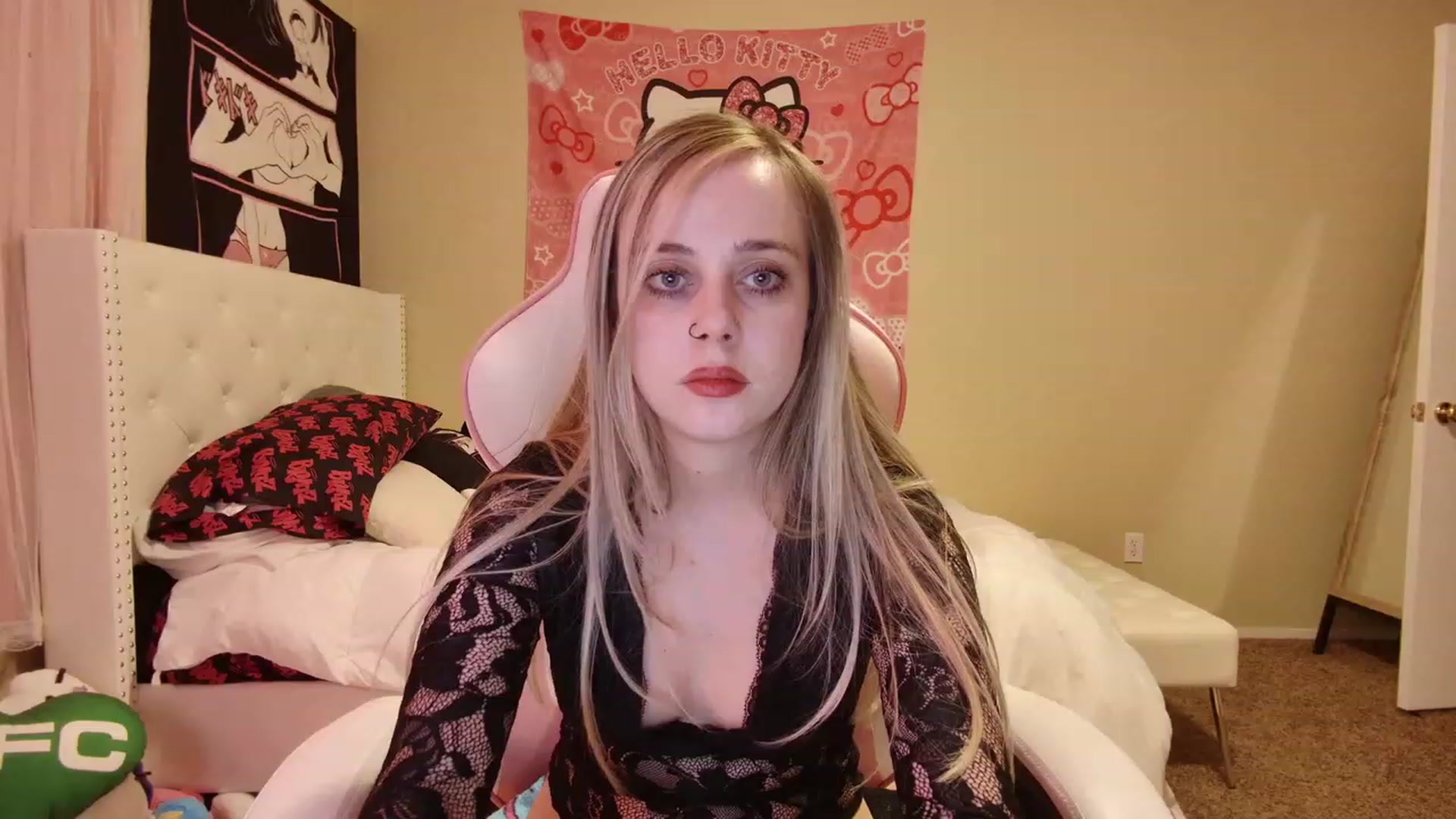 Gallery image thumbnail from lunalovelyy's myfreecams stream on, 04/25/2023, 07:28 image 14 of 20
