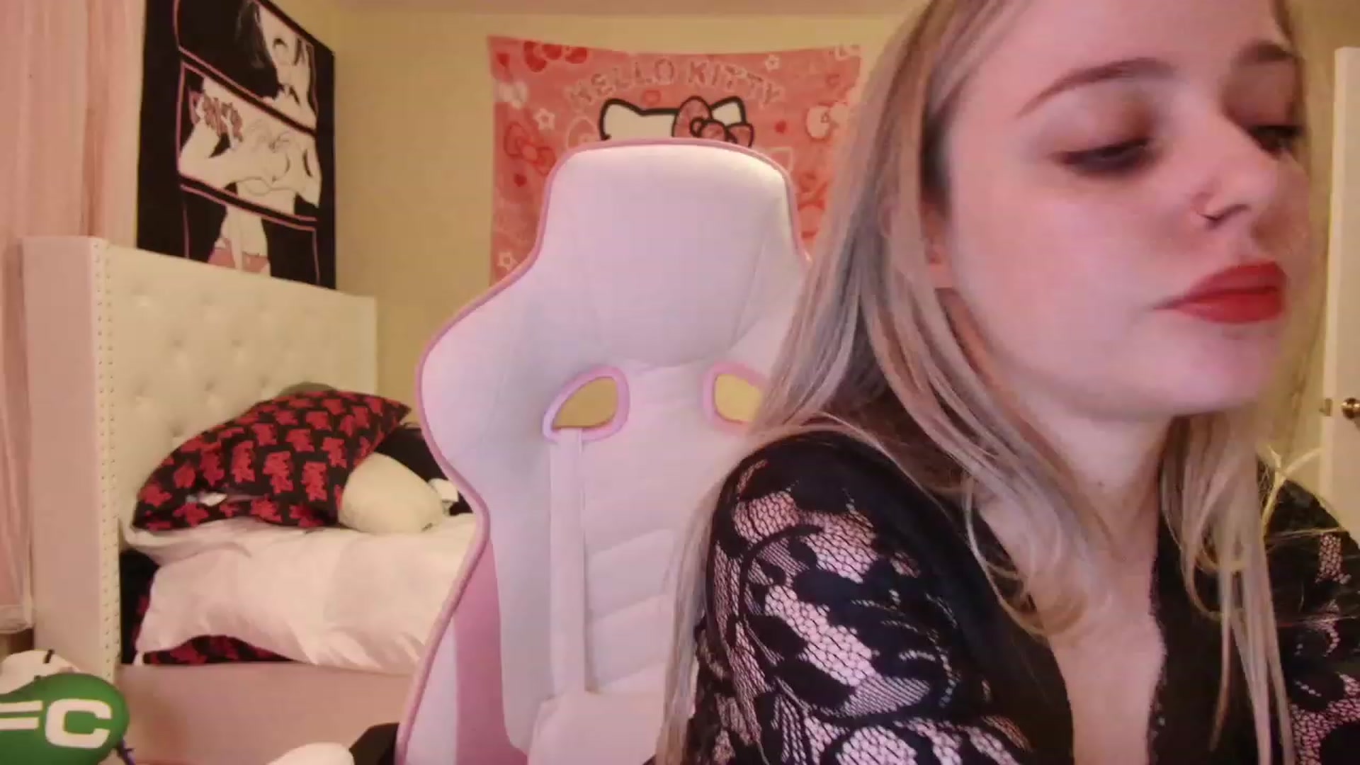 Gallery image thumbnail from lunalovelyy's myfreecams stream on, 04/25/2023, 07:28 image 6 of 20