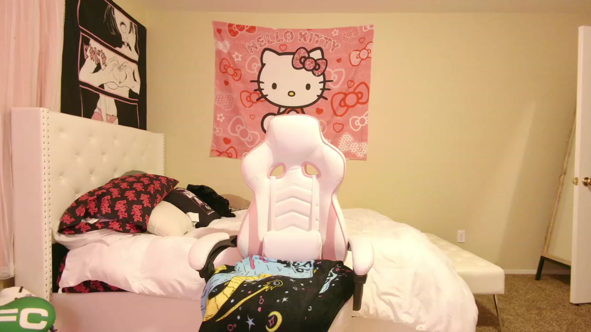 Gallery image thumbnail from lunalovelyy's myfreecams stream on, 04/25/2023, 07:28 image 1 of 20
