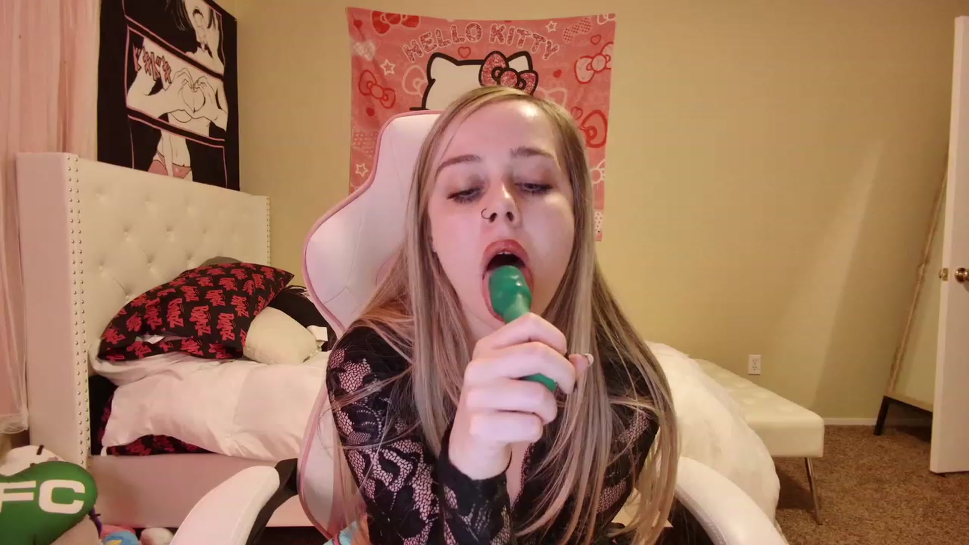 Gallery image thumbnail from lunalovelyy's myfreecams stream on, 04/25/2023, 07:28 image 15 of 20