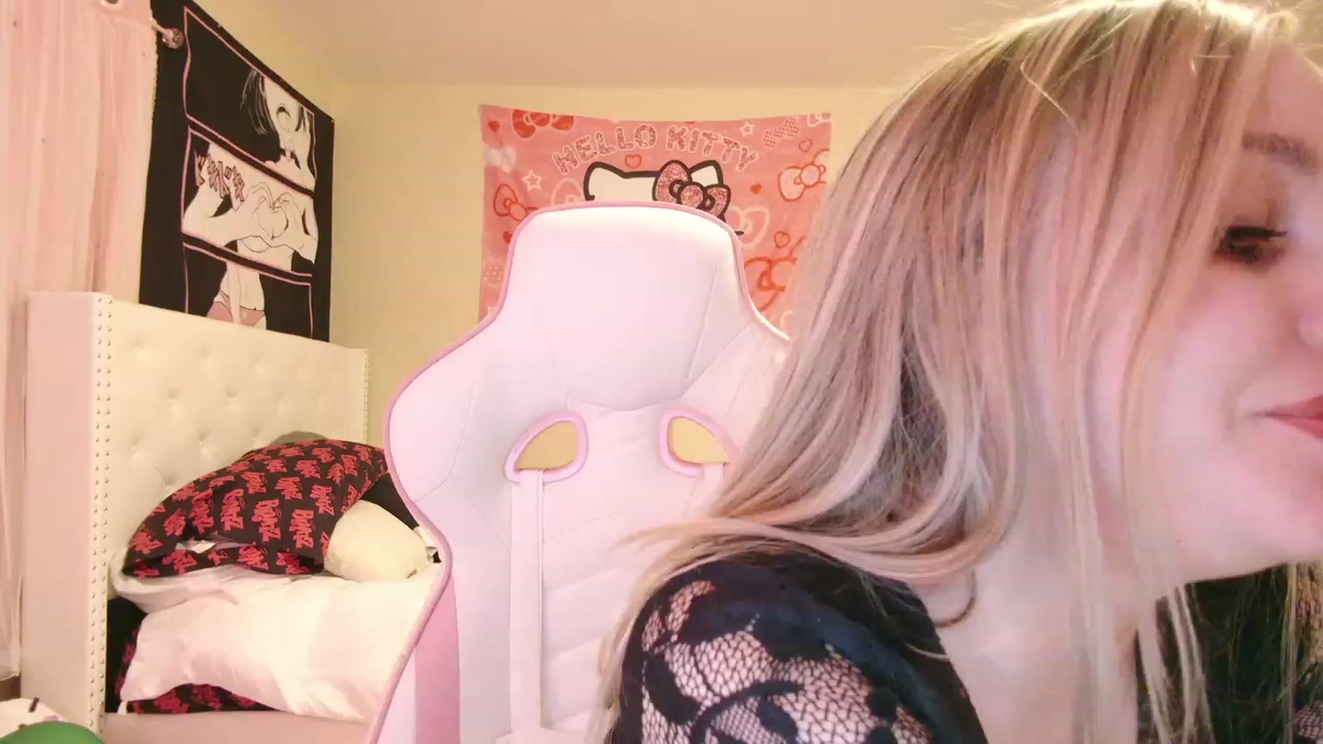 Gallery image thumbnail from lunalovelyy's myfreecams stream on, 04/25/2023, 07:28 image 8 of 20