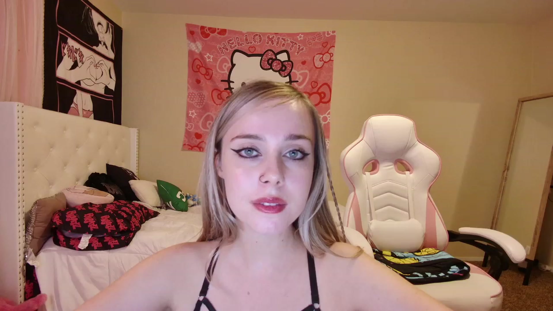 Gallery image thumbnail from lunalovelyy's myfreecams stream on, 05/30/2023, 08:47 image 6 of 20