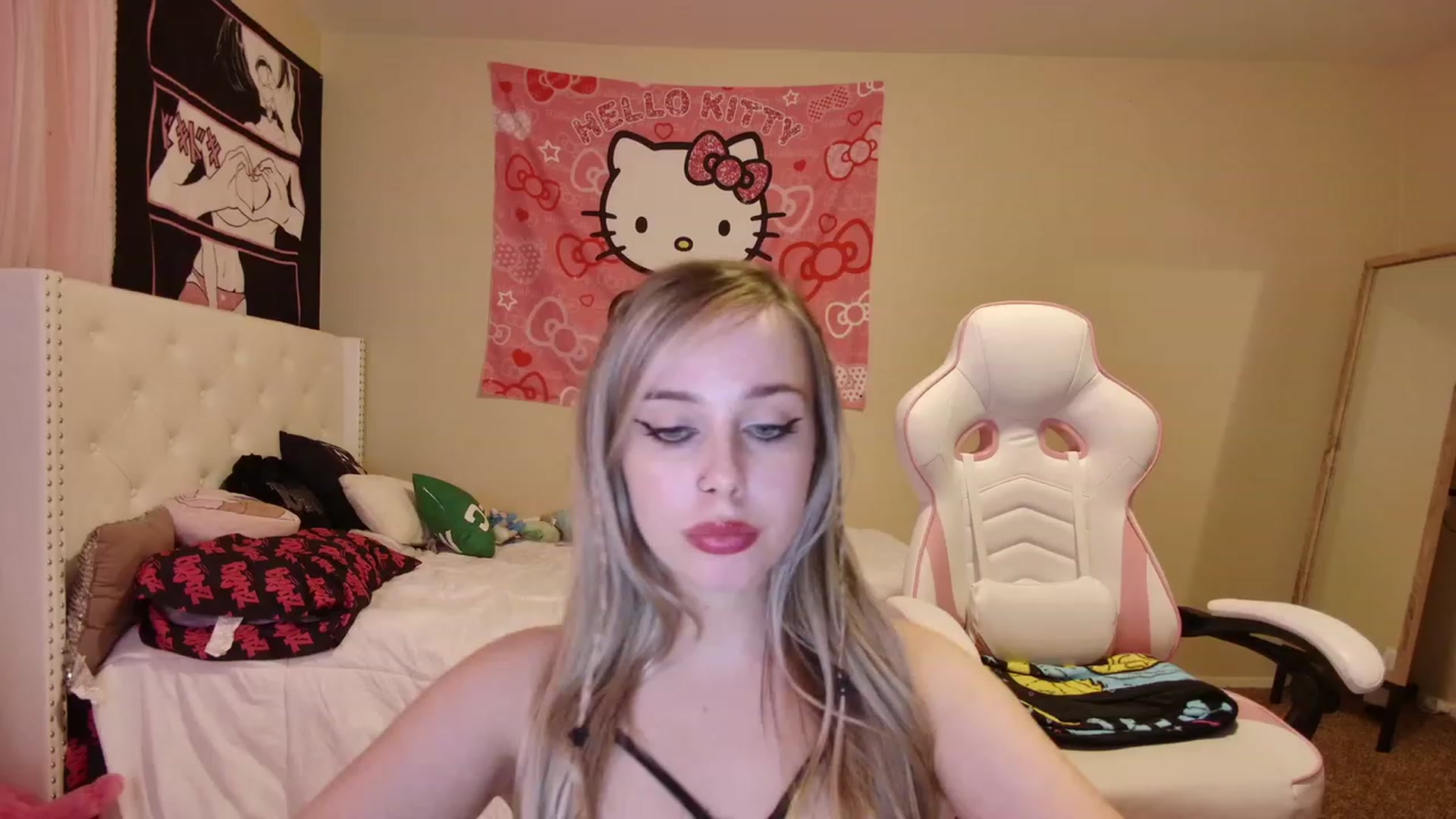 Gallery image thumbnail from lunalovelyy's myfreecams stream on, 05/30/2023, 08:47 image 5 of 20