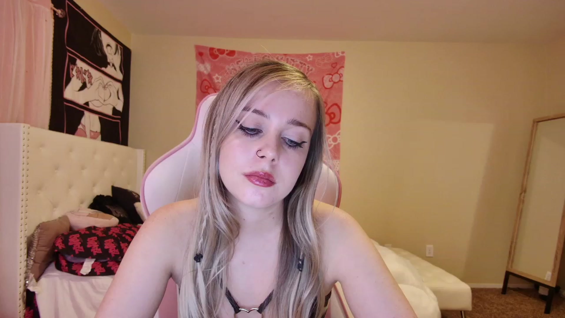 Gallery image thumbnail from lunalovelyy's myfreecams stream on, 05/30/2023, 08:47 image 13 of 20