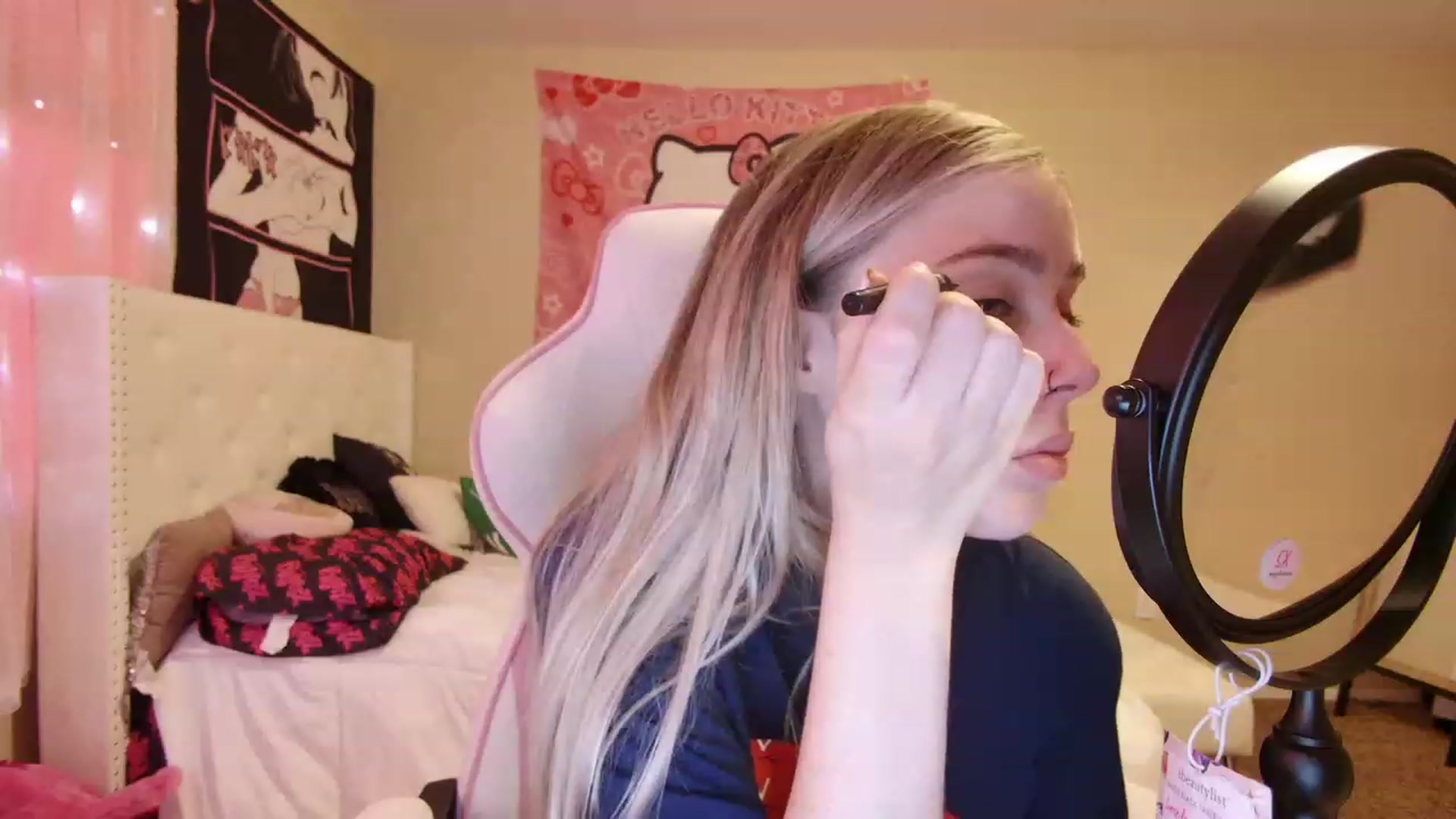 Gallery image thumbnail from lunalovelyy's myfreecams stream on, 05/30/2023, 17:37 image 12 of 20