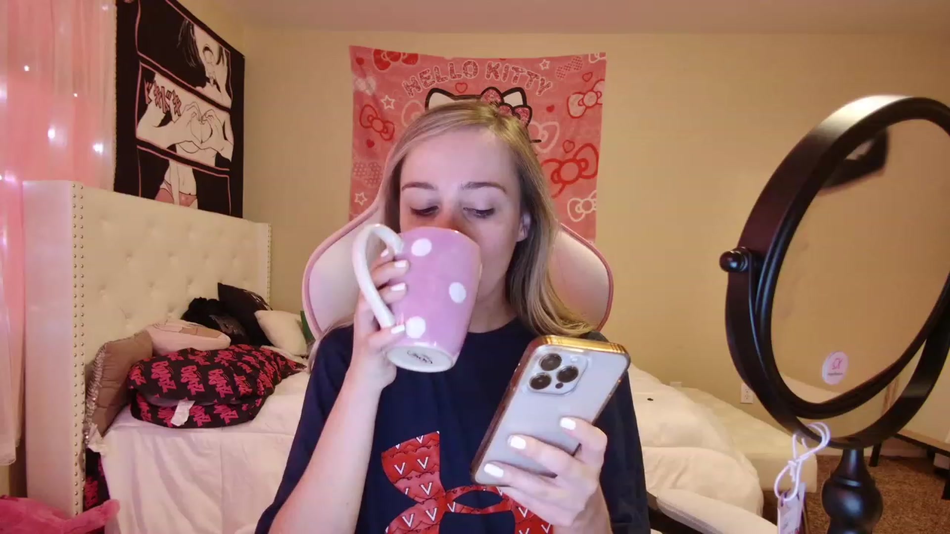 Gallery image thumbnail from lunalovelyy's myfreecams stream on, 05/30/2023, 17:37 image 15 of 20