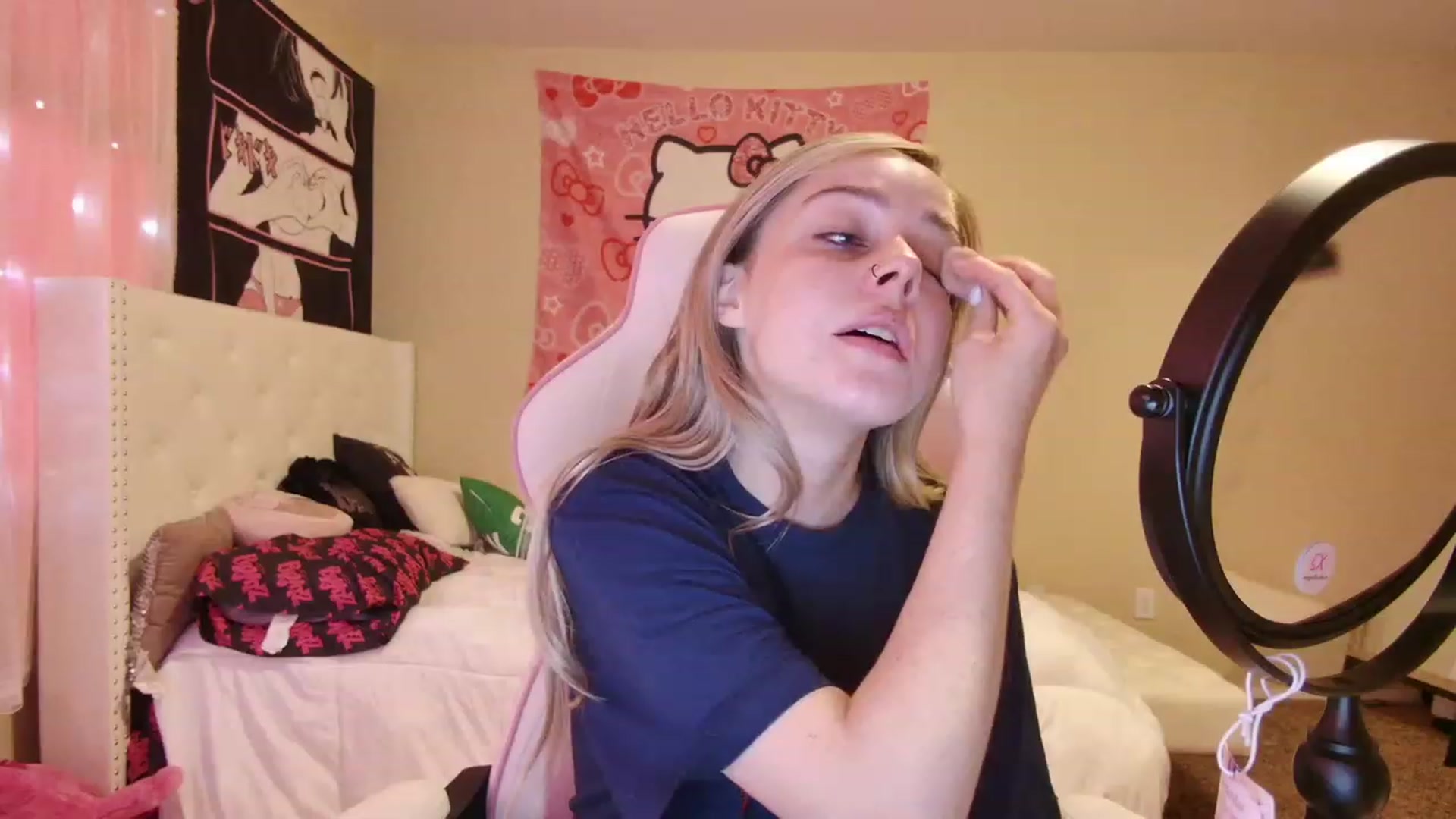 Gallery image thumbnail from lunalovelyy's myfreecams stream on, 05/30/2023, 17:37 image 4 of 20