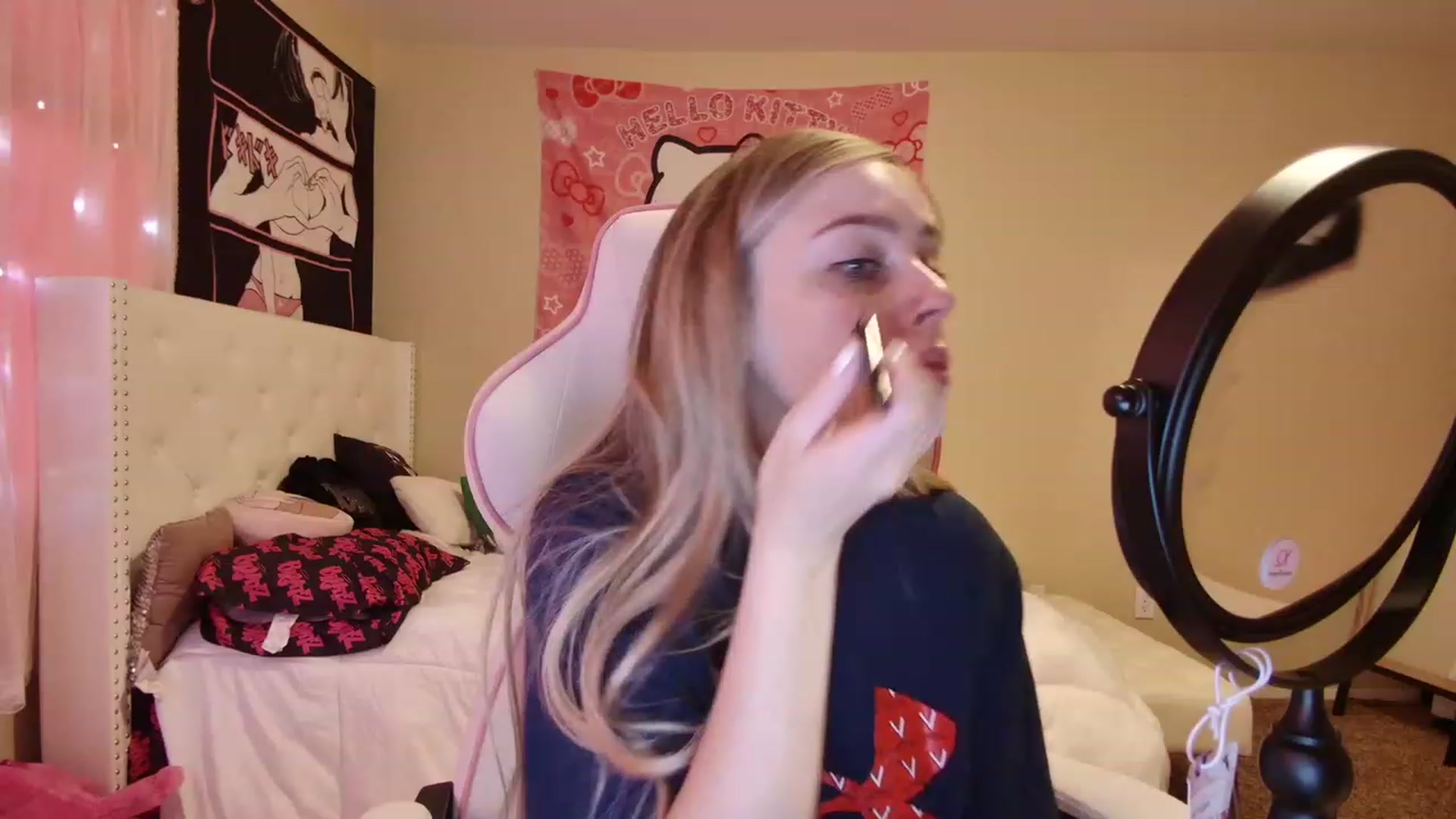 Gallery image thumbnail from lunalovelyy's myfreecams stream on, 05/30/2023, 17:37 image 14 of 20