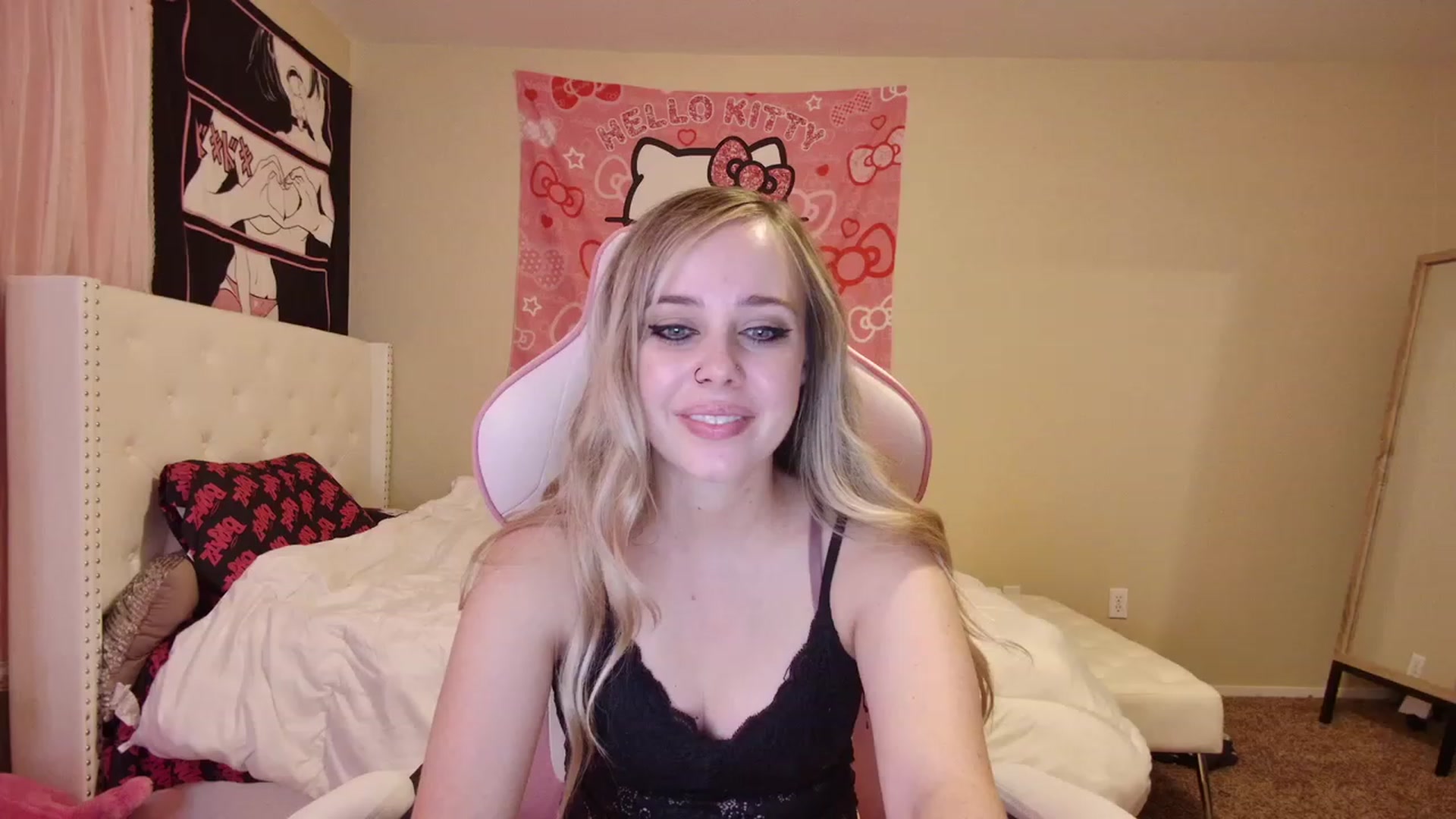Gallery image thumbnail from lunalovelyy's myfreecams stream on, 06/05/2023, 08:16 image 10 of 20