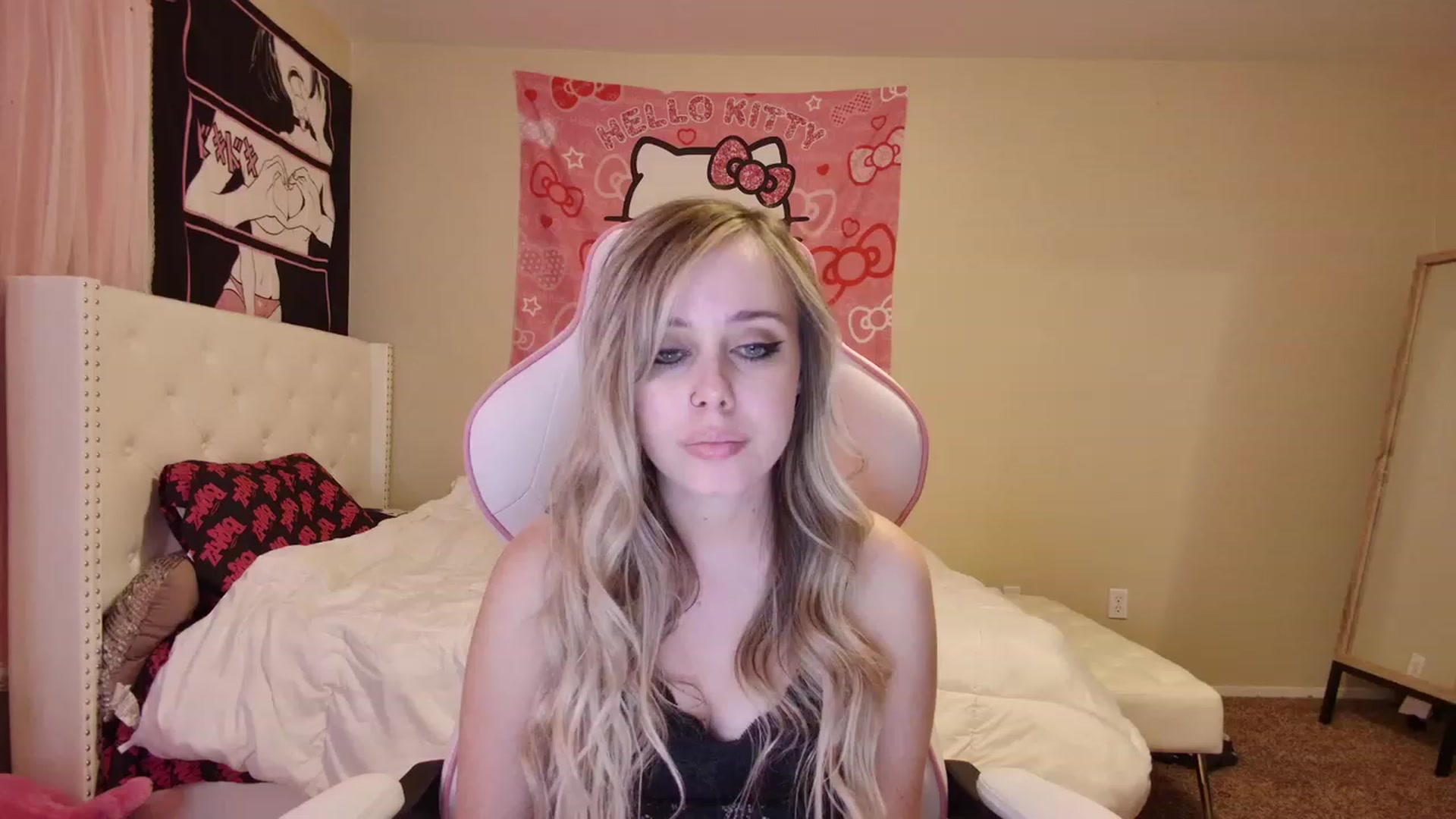 Gallery image thumbnail from lunalovelyy's myfreecams stream on, 06/05/2023, 08:16 image 16 of 20