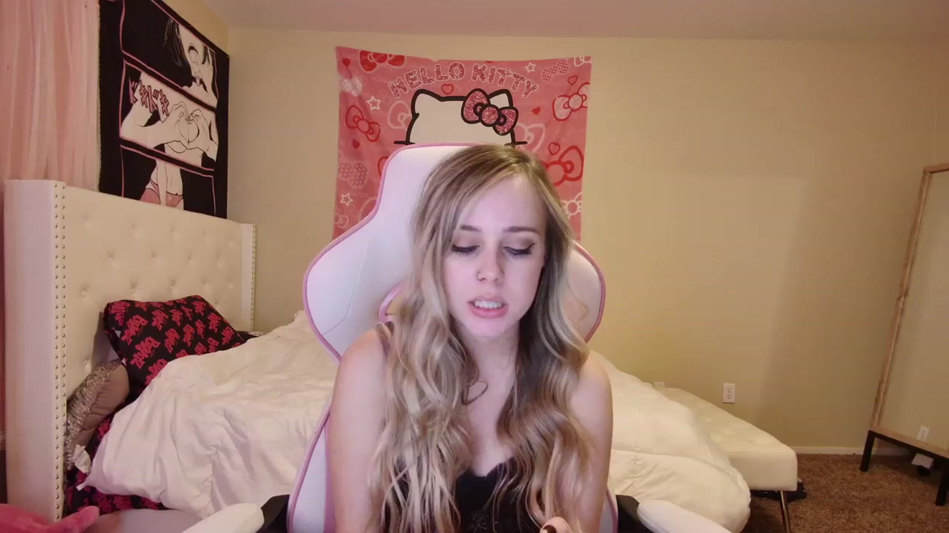 Gallery image thumbnail from lunalovelyy's myfreecams stream on, 06/05/2023, 08:16 image 18 of 20