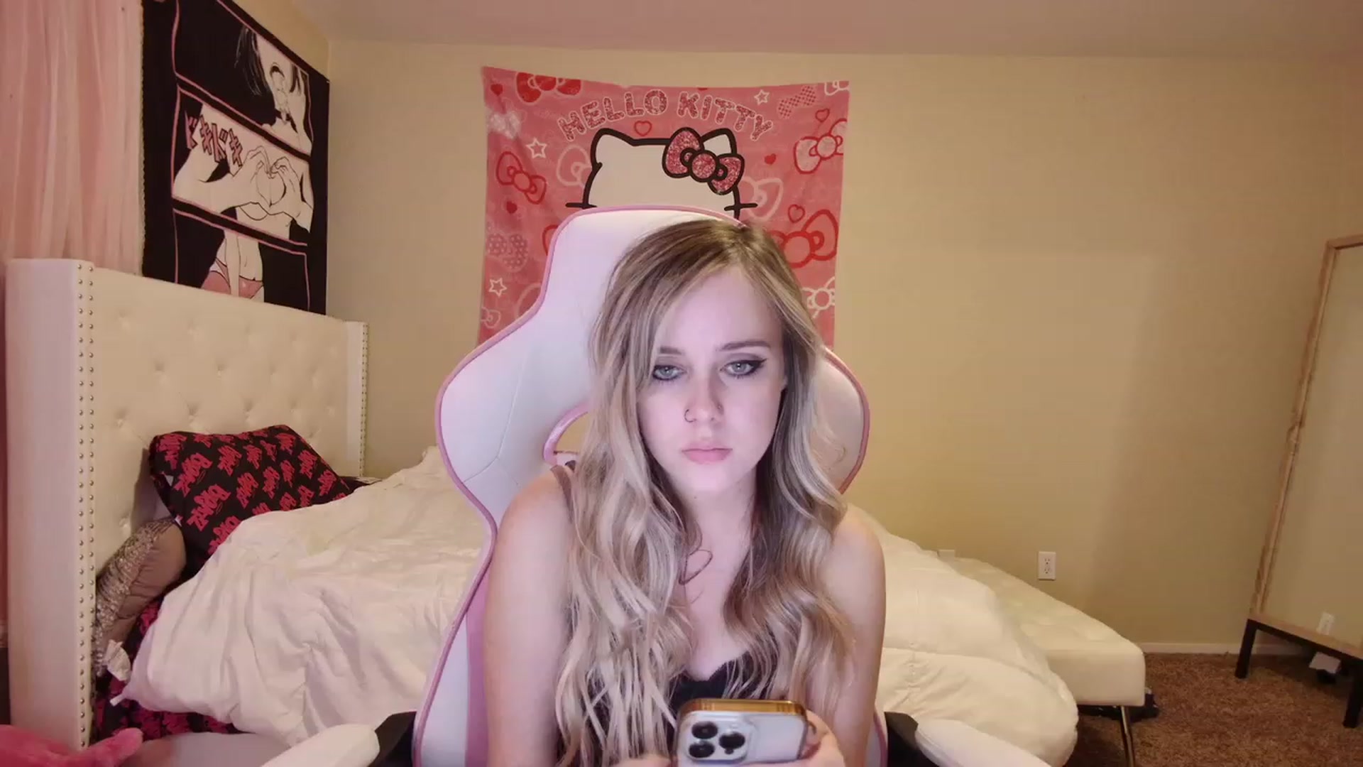 Gallery image thumbnail from lunalovelyy's myfreecams stream on, 06/05/2023, 08:16 image 19 of 20