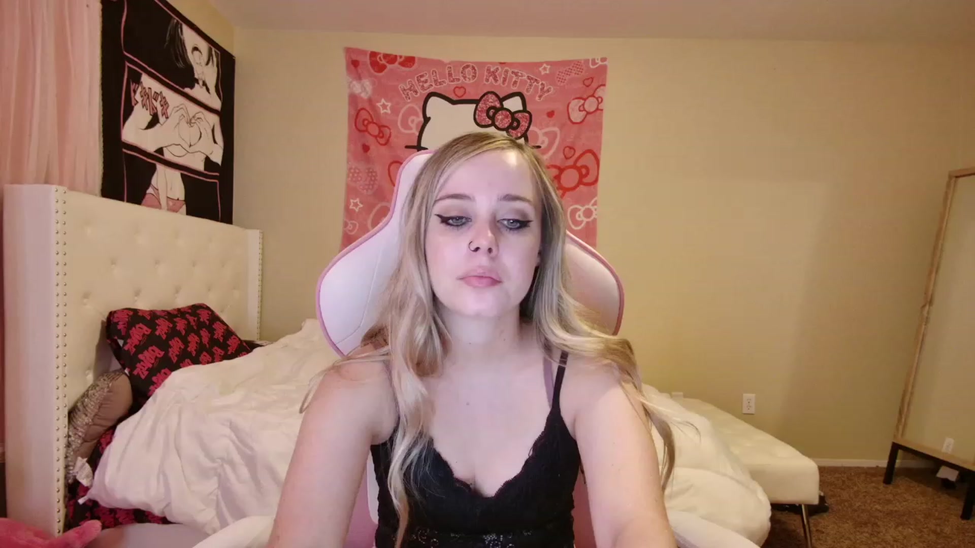 Gallery image thumbnail from lunalovelyy's myfreecams stream on, 06/05/2023, 08:16 image 11 of 20