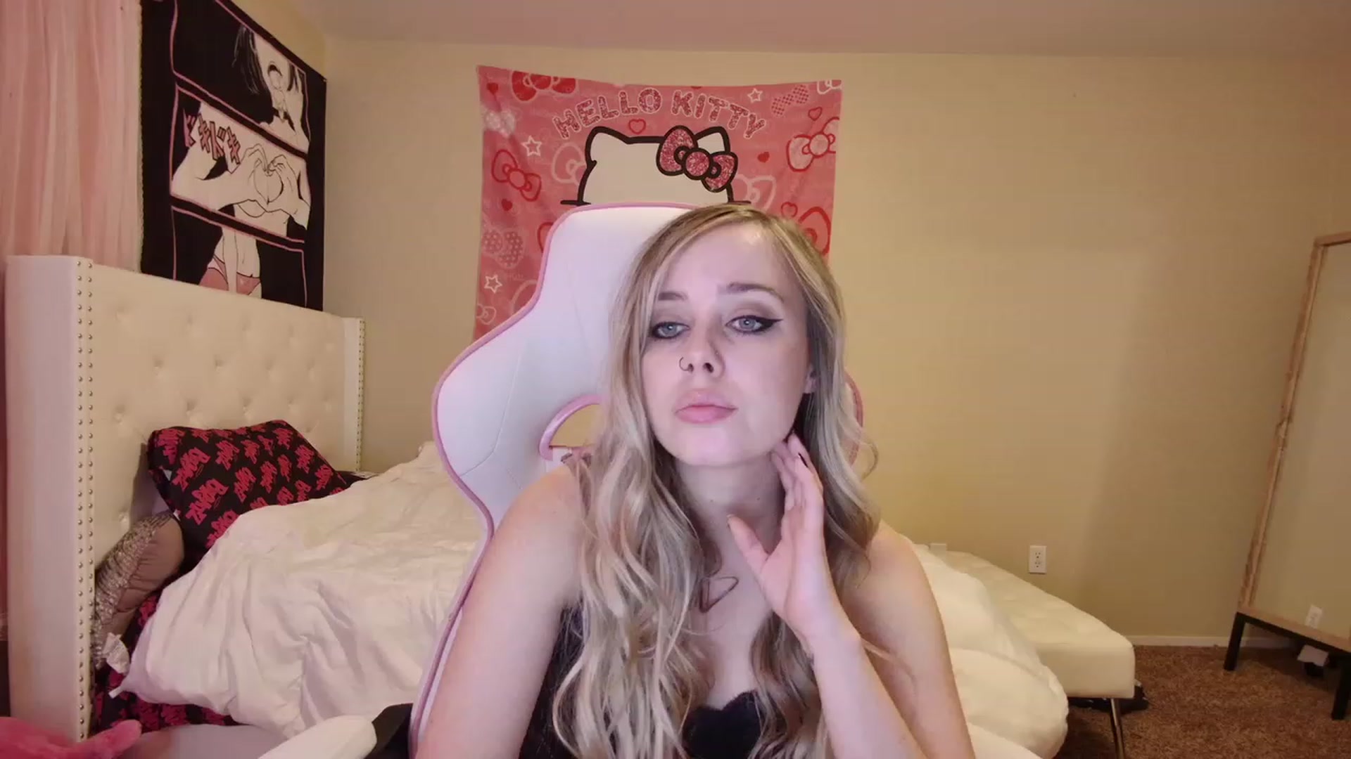 Gallery image thumbnail from lunalovelyy's myfreecams stream on, 06/05/2023, 08:16 image 20 of 20