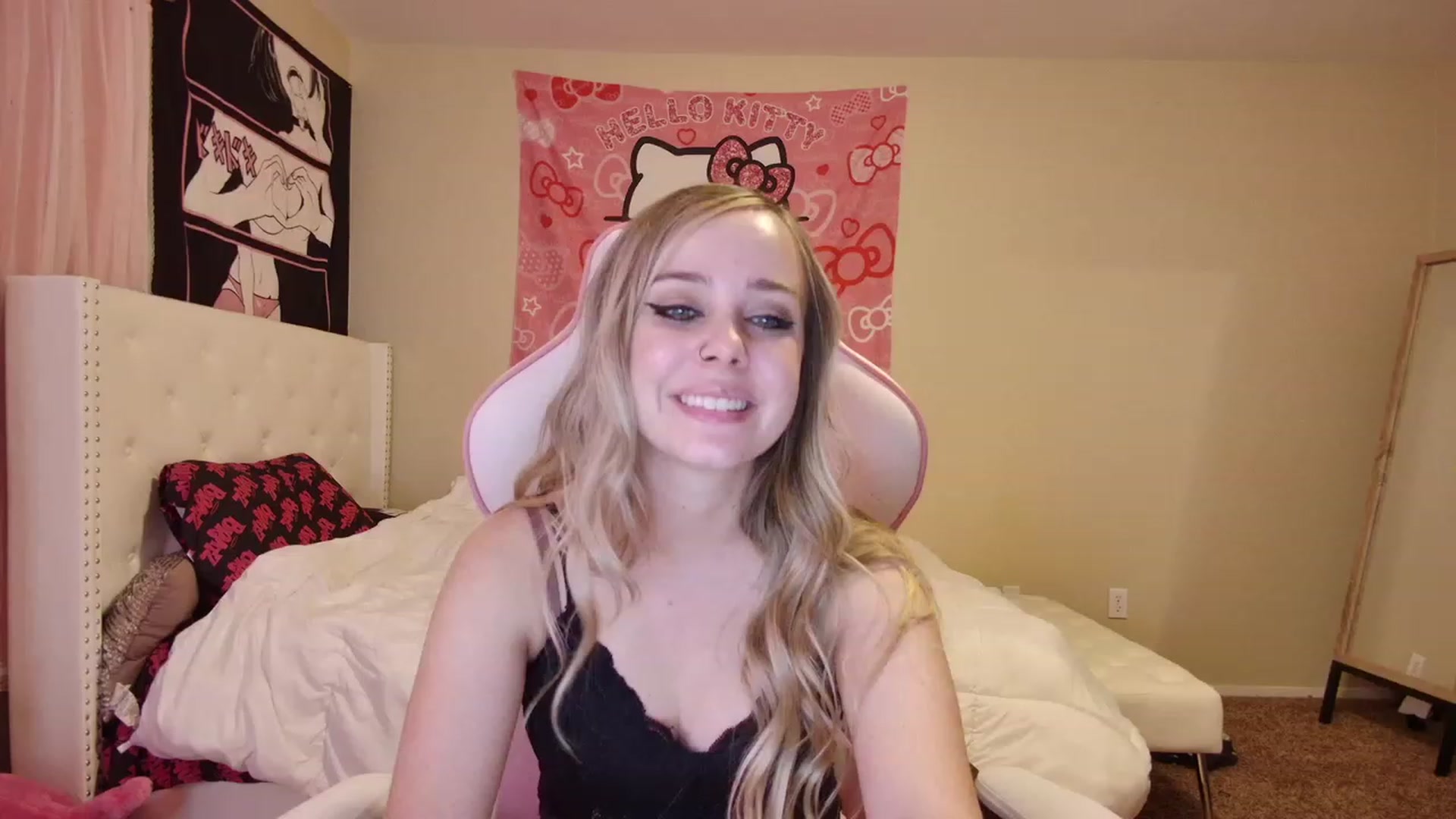 Gallery image thumbnail from lunalovelyy's myfreecams stream on, 06/05/2023, 08:16 image 15 of 20