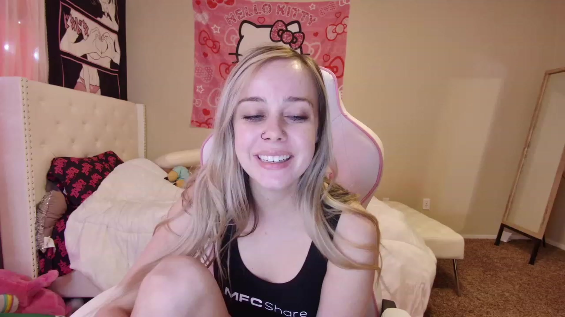 Gallery image thumbnail from lunalovelyy's myfreecams stream on, 06/06/2023, 19:32 image 18 of 20