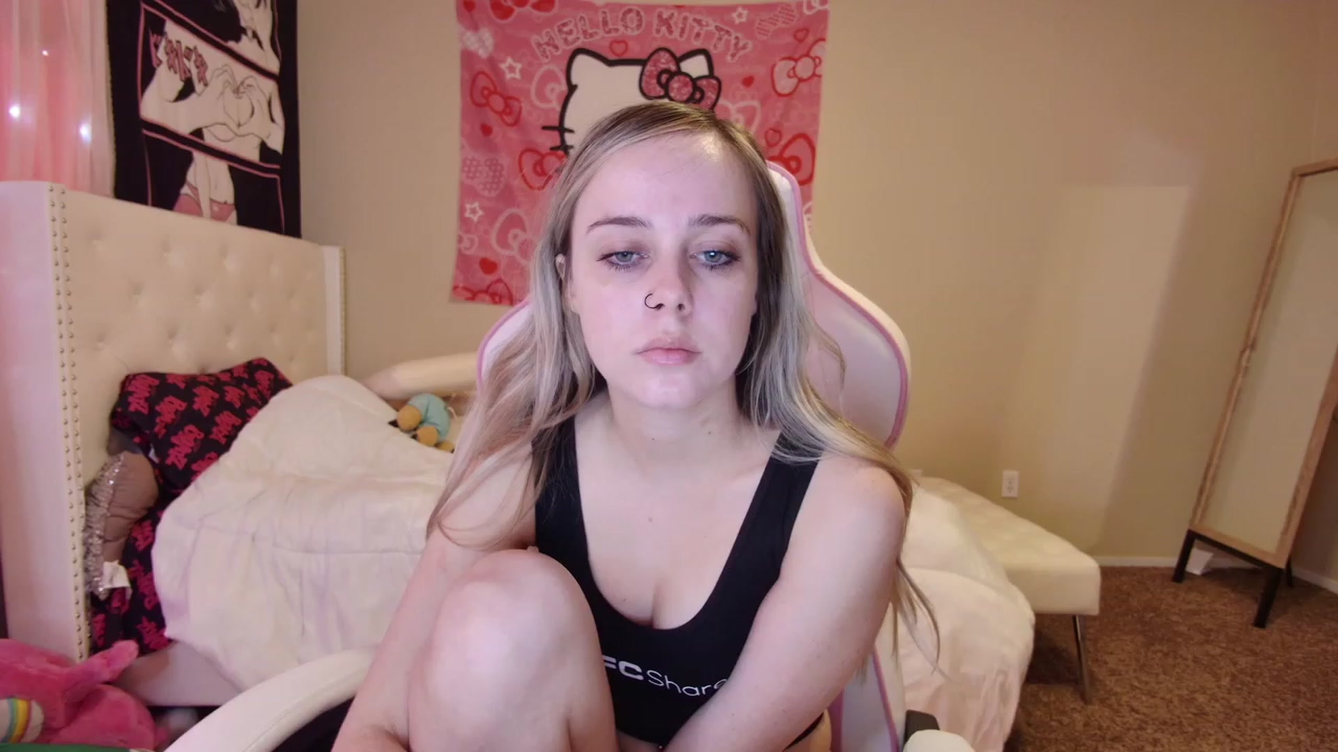 Gallery image thumbnail from lunalovelyy's myfreecams stream on, 06/06/2023, 19:32 image 12 of 20