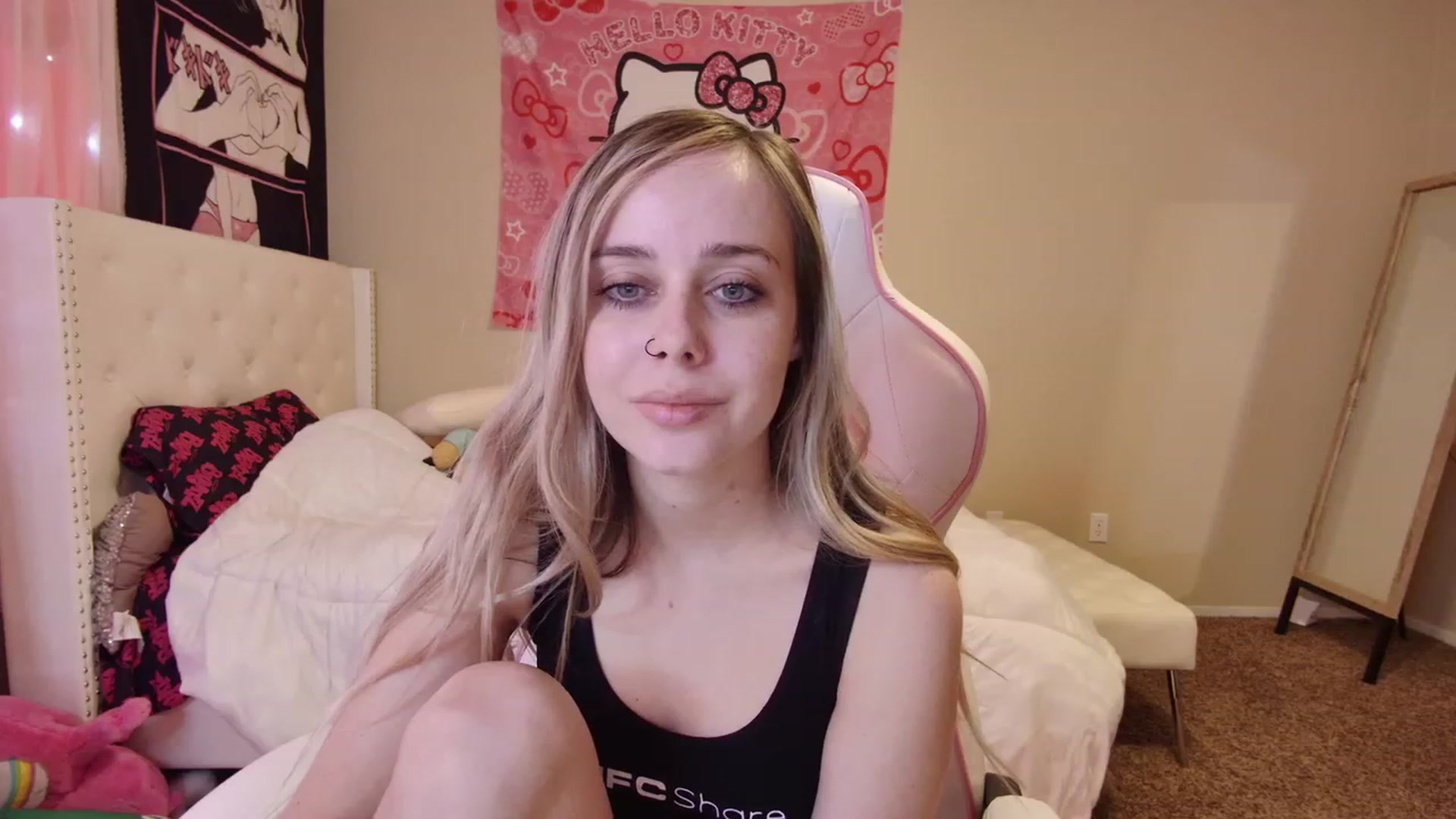 Gallery image thumbnail from lunalovelyy's myfreecams stream on, 06/06/2023, 19:32 image 17 of 20