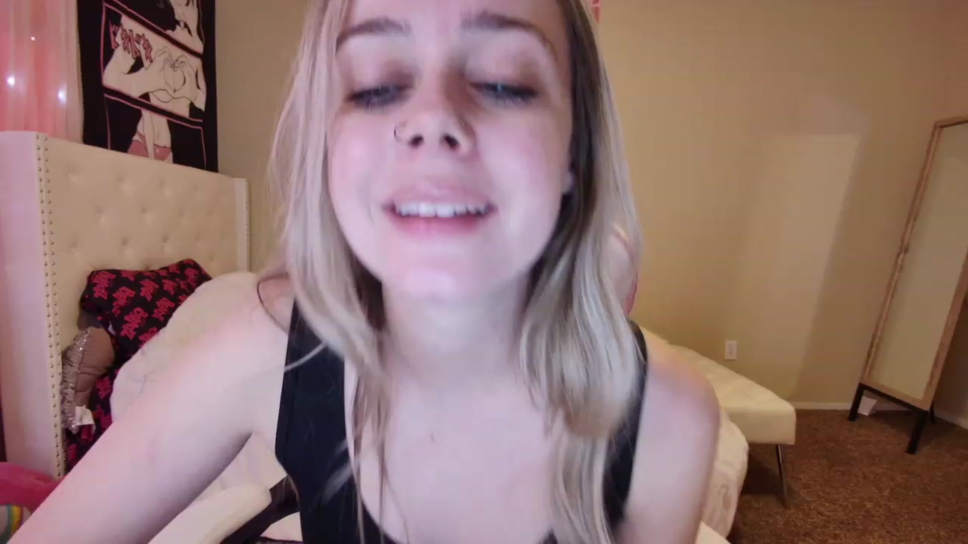 Gallery image thumbnail from lunalovelyy's myfreecams stream on, 06/06/2023, 19:32 image 11 of 20
