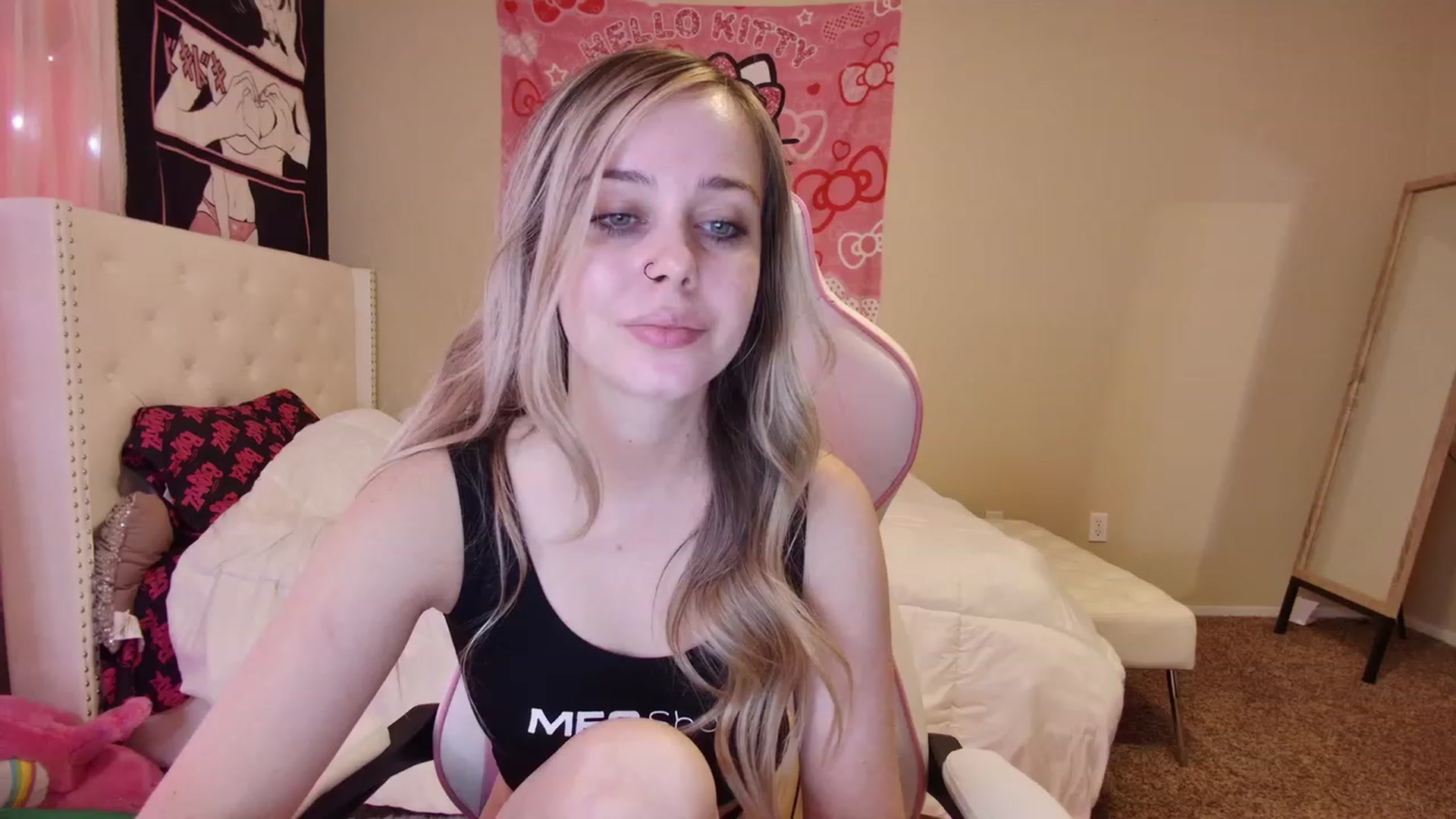 Gallery image thumbnail from lunalovelyy's myfreecams stream on, 06/06/2023, 19:32 image 6 of 20