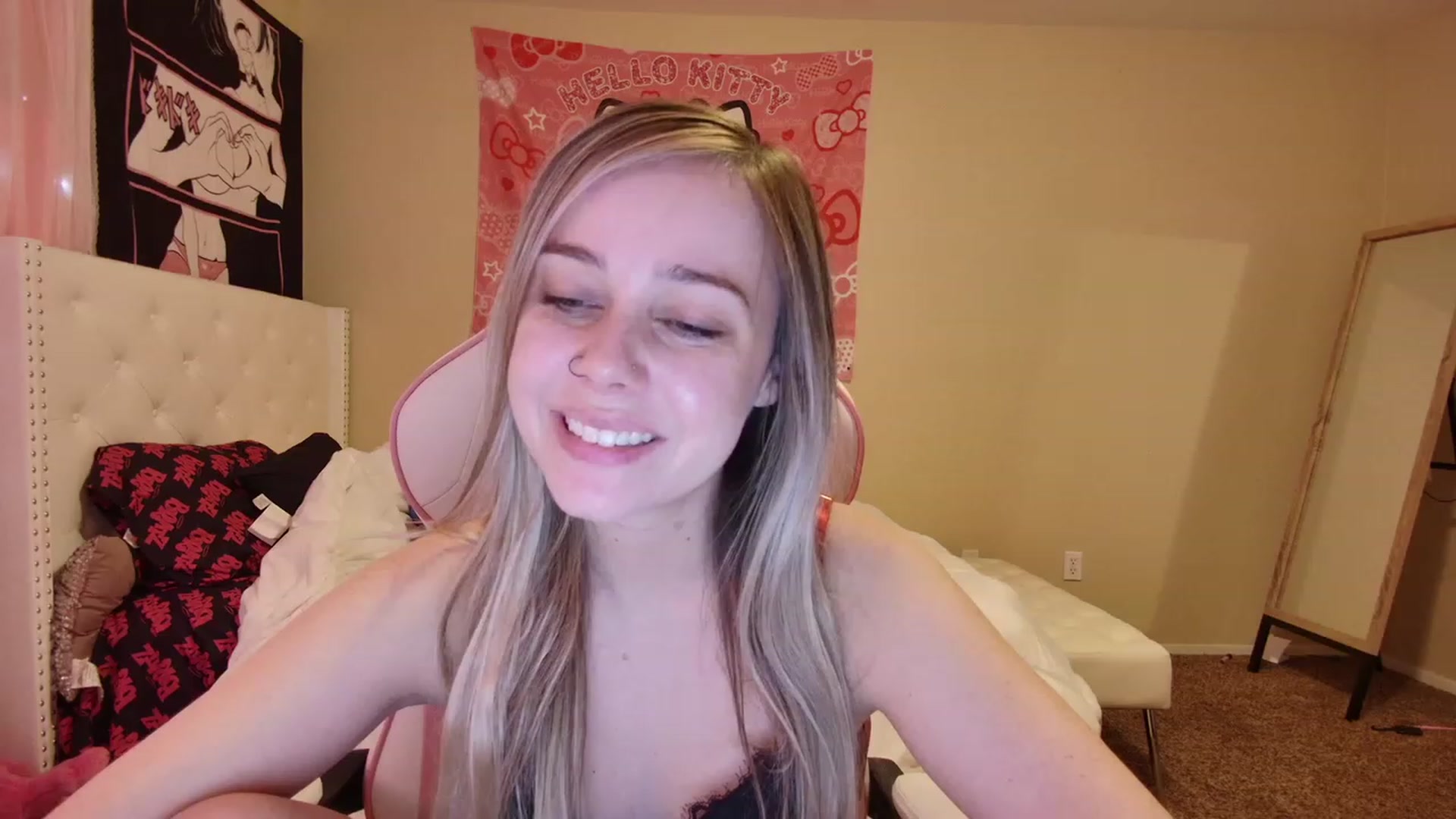 Gallery image thumbnail from lunalovelyy's myfreecams stream on, 06/07/2023, 19:09 image 1 of 20