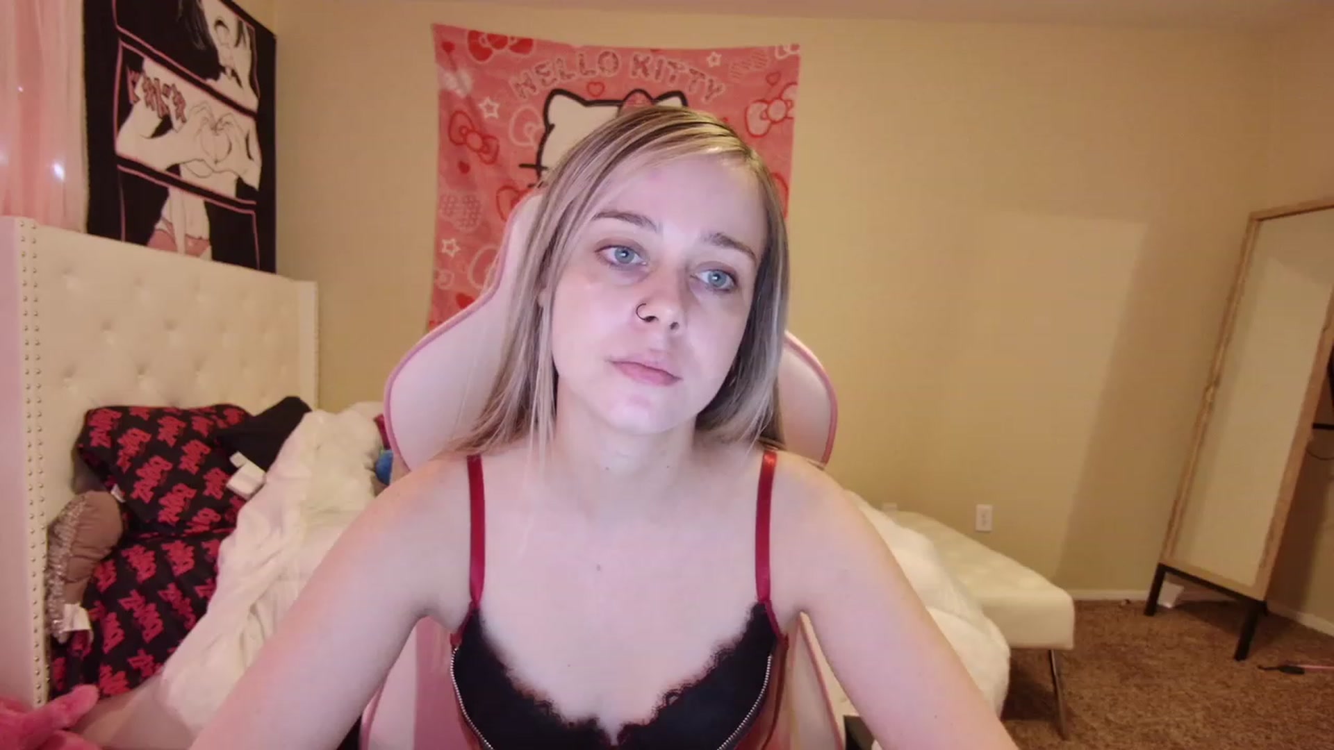 Gallery image thumbnail from lunalovelyy's myfreecams stream on, 06/07/2023, 19:09 image 6 of 20