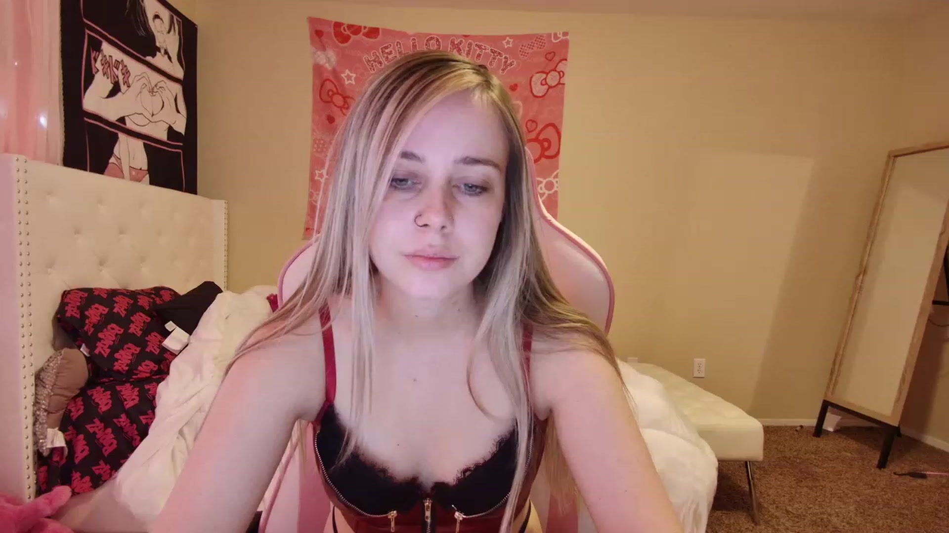 Gallery image thumbnail from lunalovelyy's myfreecams stream on, 06/07/2023, 19:09 image 9 of 20
