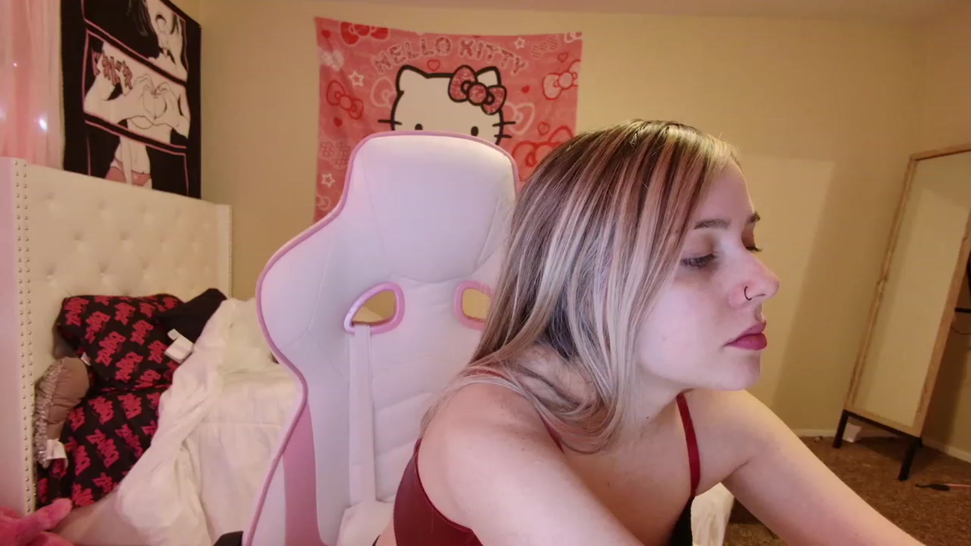 Gallery image thumbnail from lunalovelyy's myfreecams stream on, 06/07/2023, 19:09 image 11 of 20