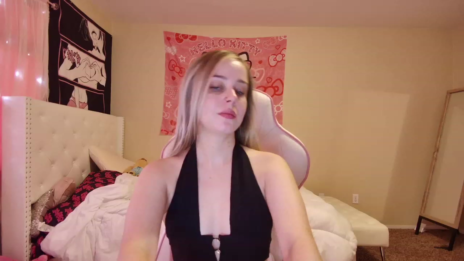 Gallery image thumbnail from lunalovelyy's myfreecams stream on, 06/15/2023, 18:31 image 3 of 20