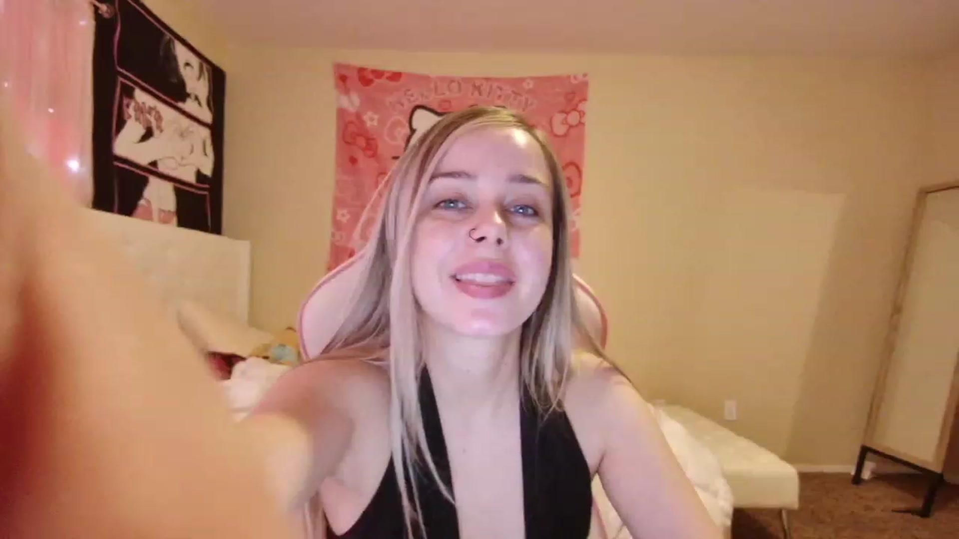 Gallery image thumbnail from lunalovelyy's myfreecams stream on, 06/15/2023, 18:31 image 15 of 20