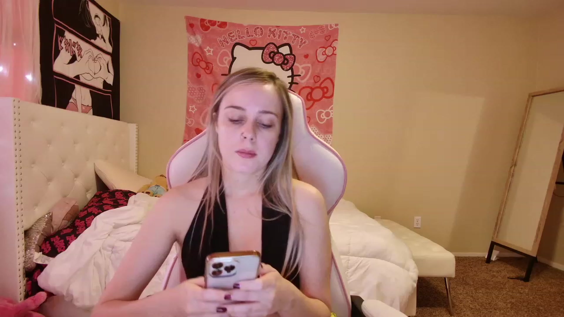 Gallery image thumbnail from lunalovelyy's myfreecams stream on, 06/15/2023, 18:31 image 18 of 20