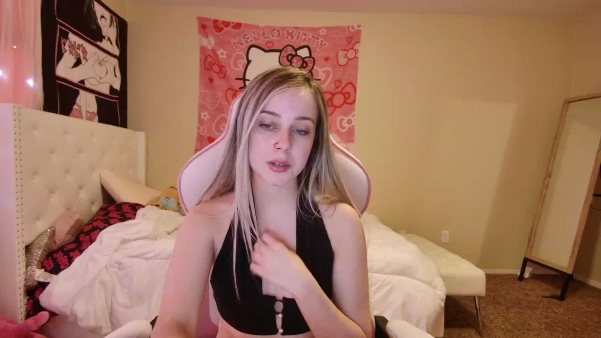Gallery image thumbnail from lunalovelyy's myfreecams stream on, 06/15/2023, 18:31 image 16 of 20