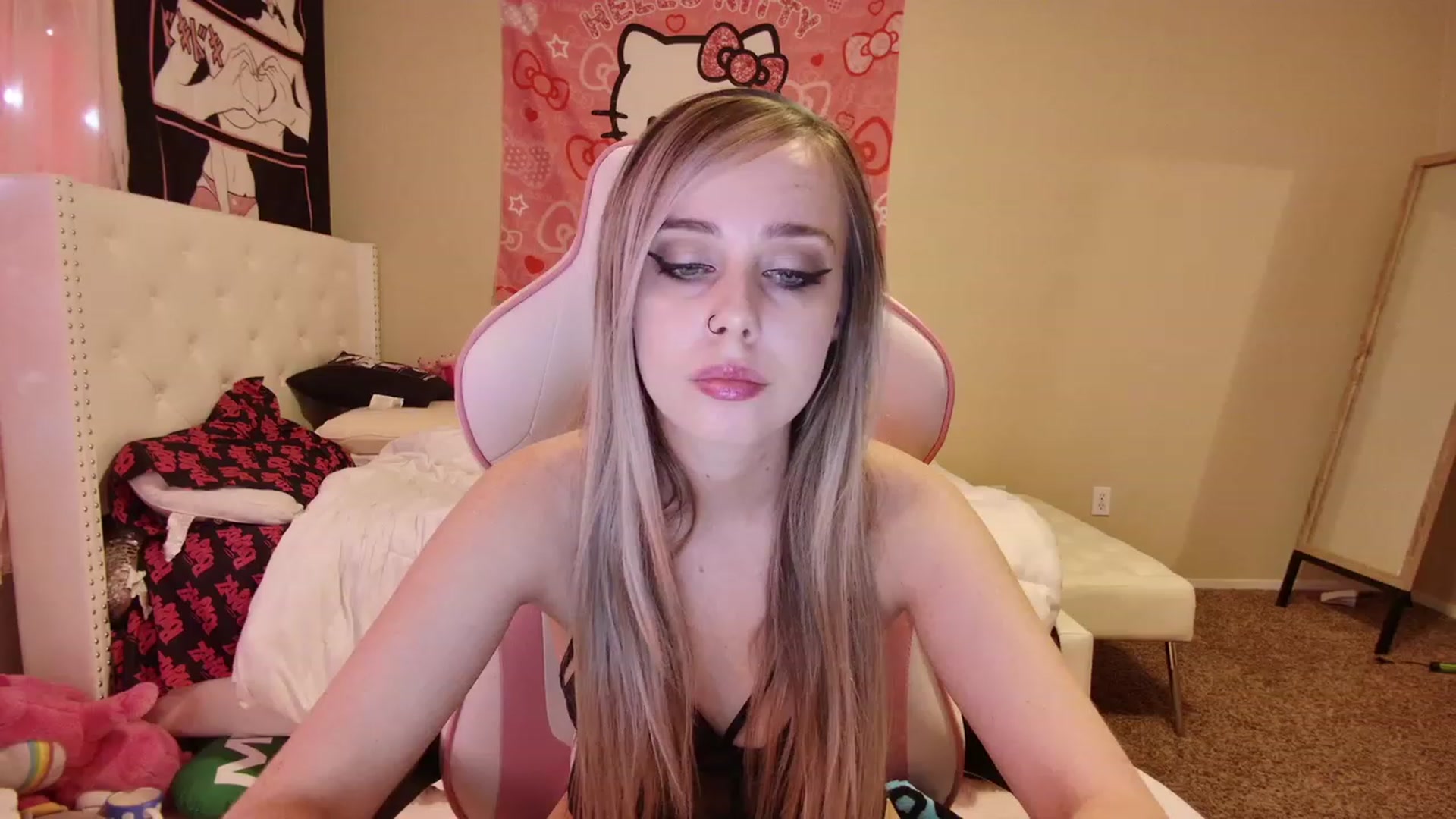 Gallery image thumbnail from lunalovelyy's myfreecams stream on, 07/05/2023, 01:44 image 8 of 20