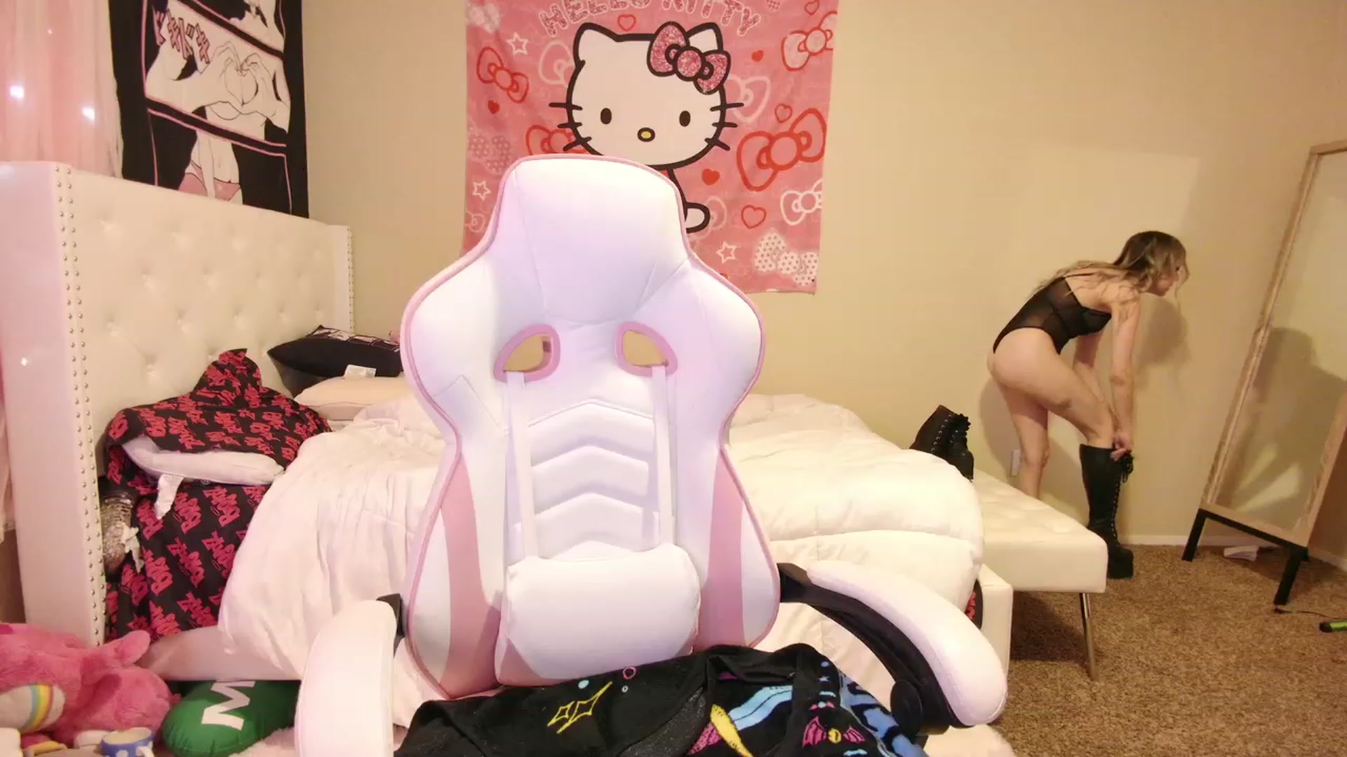 Gallery image thumbnail from lunalovelyy's myfreecams stream on, 07/05/2023, 03:11 image 2 of 20