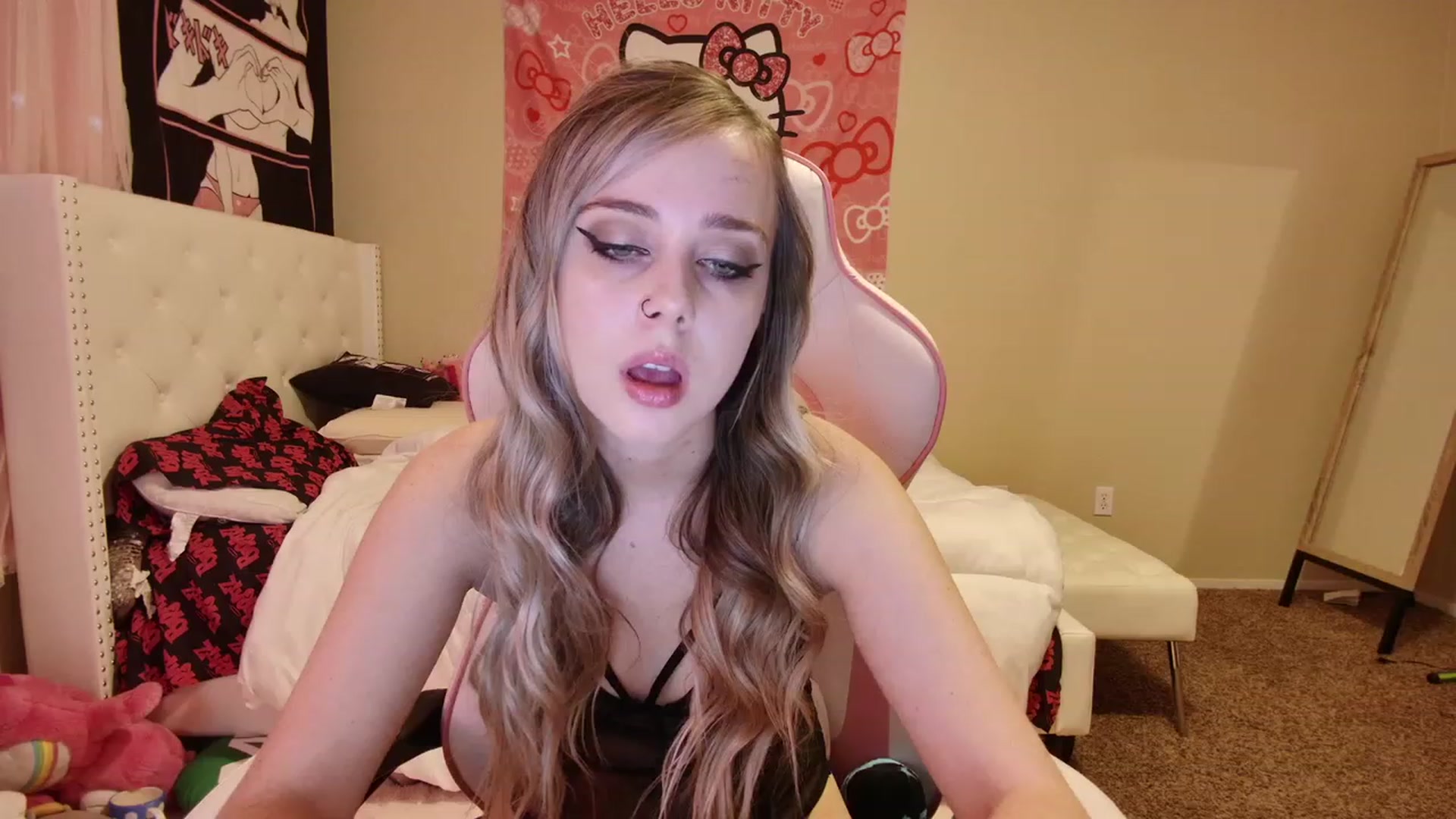 Gallery image thumbnail from lunalovelyy's myfreecams stream on, 07/05/2023, 03:11 image 18 of 20