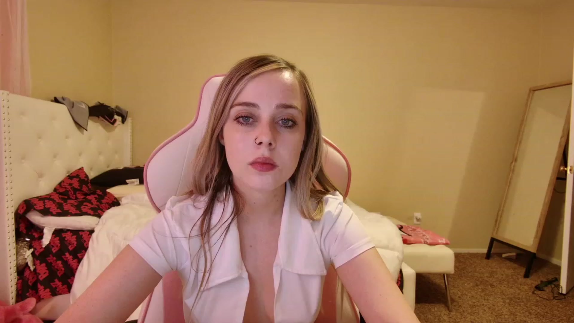 Gallery image thumbnail from lunalovelyy's myfreecams stream on, 07/07/2023, 10:07 image 1 of 20