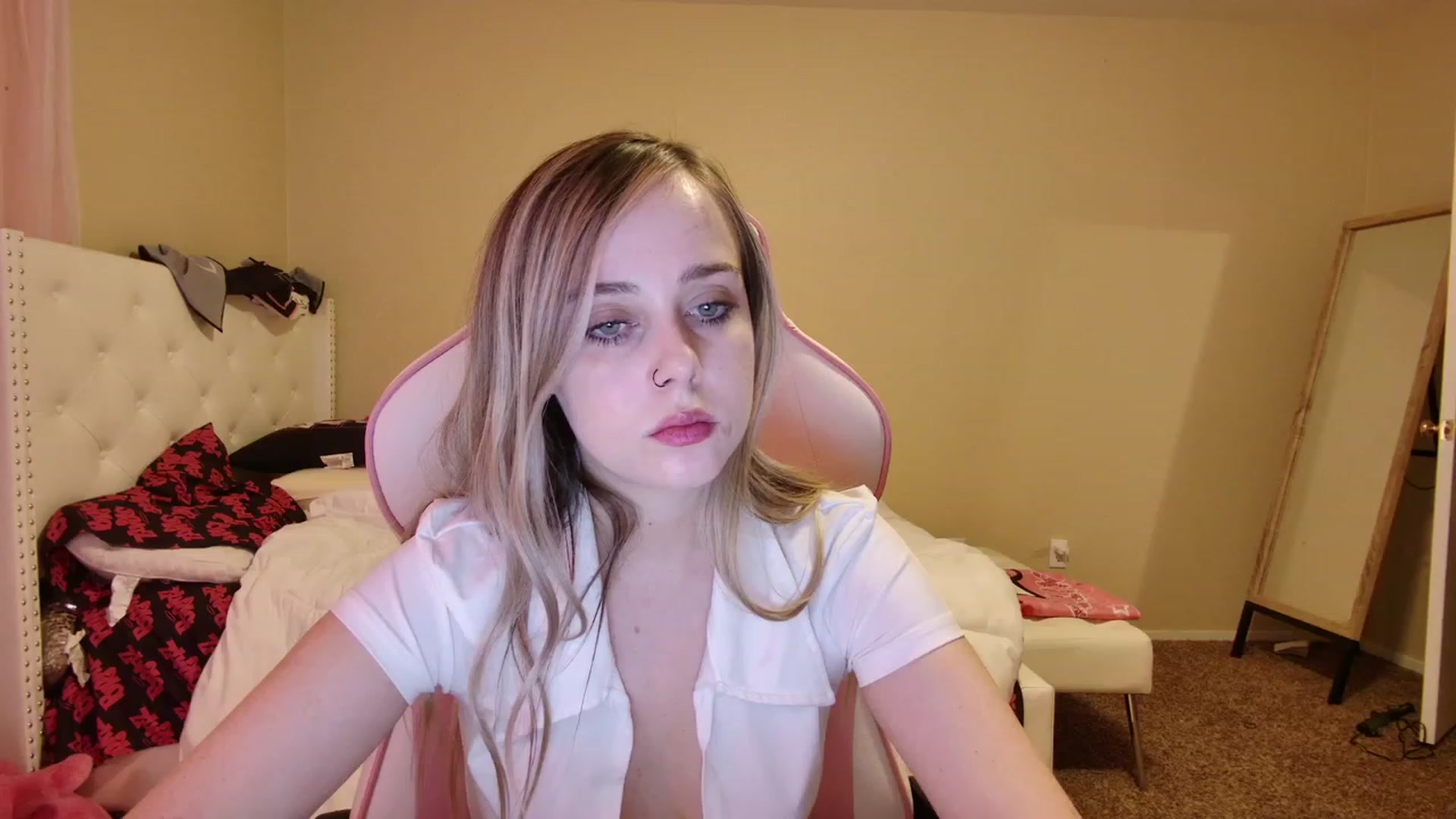 Gallery image thumbnail from lunalovelyy's myfreecams stream on, 07/07/2023, 10:07 image 11 of 20