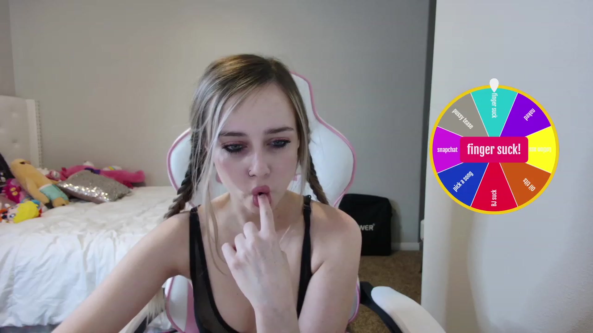 Gallery image thumbnail from lunalovelyy's myfreecams stream on, 07/12/2023, 01:10 image 9 of 20