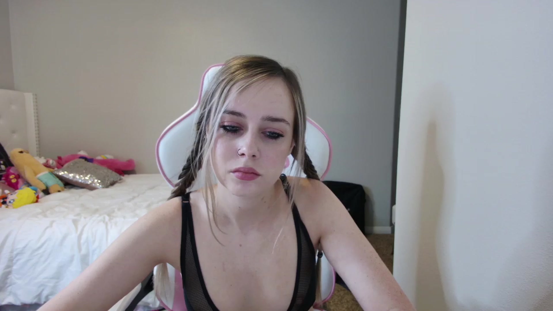 Gallery image thumbnail from lunalovelyy's myfreecams stream on, 07/12/2023, 01:10 image 10 of 20