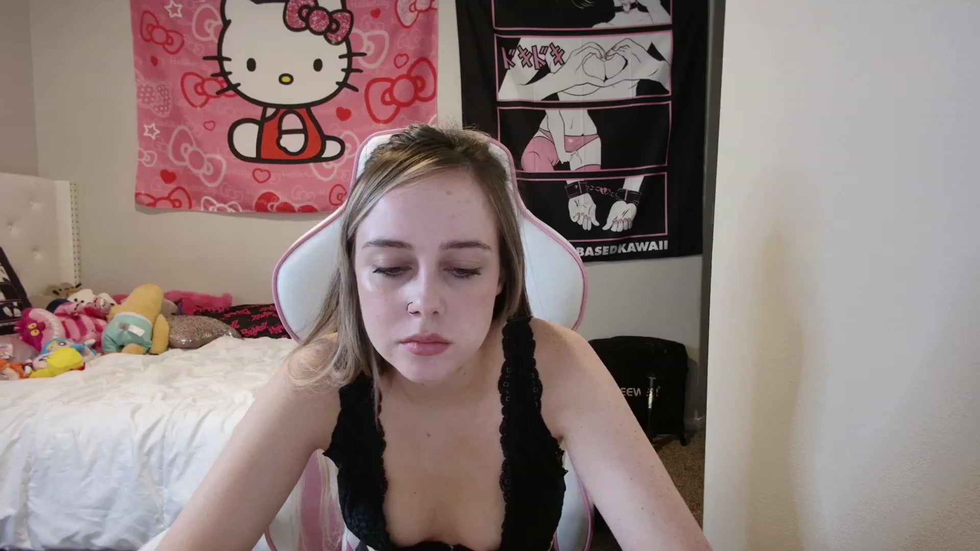 Gallery image thumbnail from lunalovelyy's myfreecams stream on, 07/13/2023, 08:53 image 20 of 20