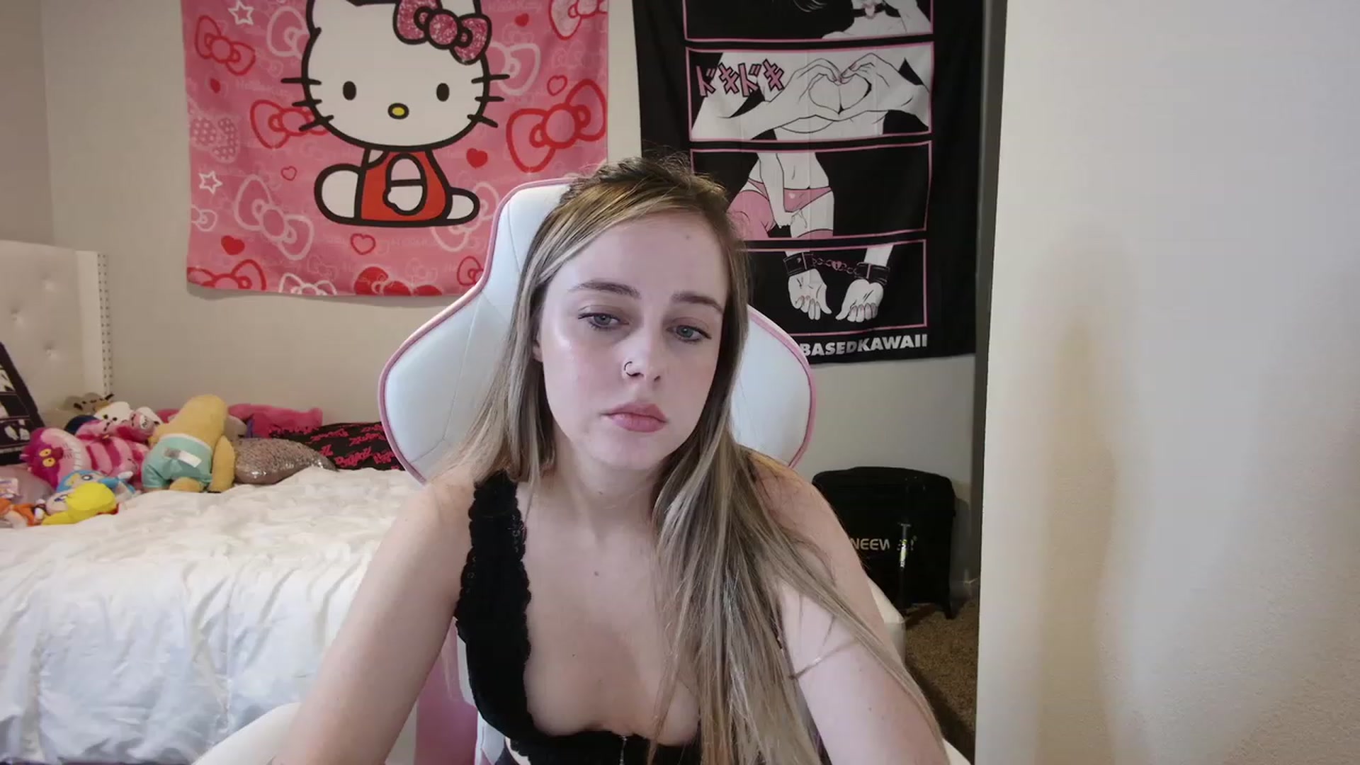 Gallery image thumbnail from lunalovelyy's myfreecams stream on, 07/13/2023, 08:53 image 18 of 20