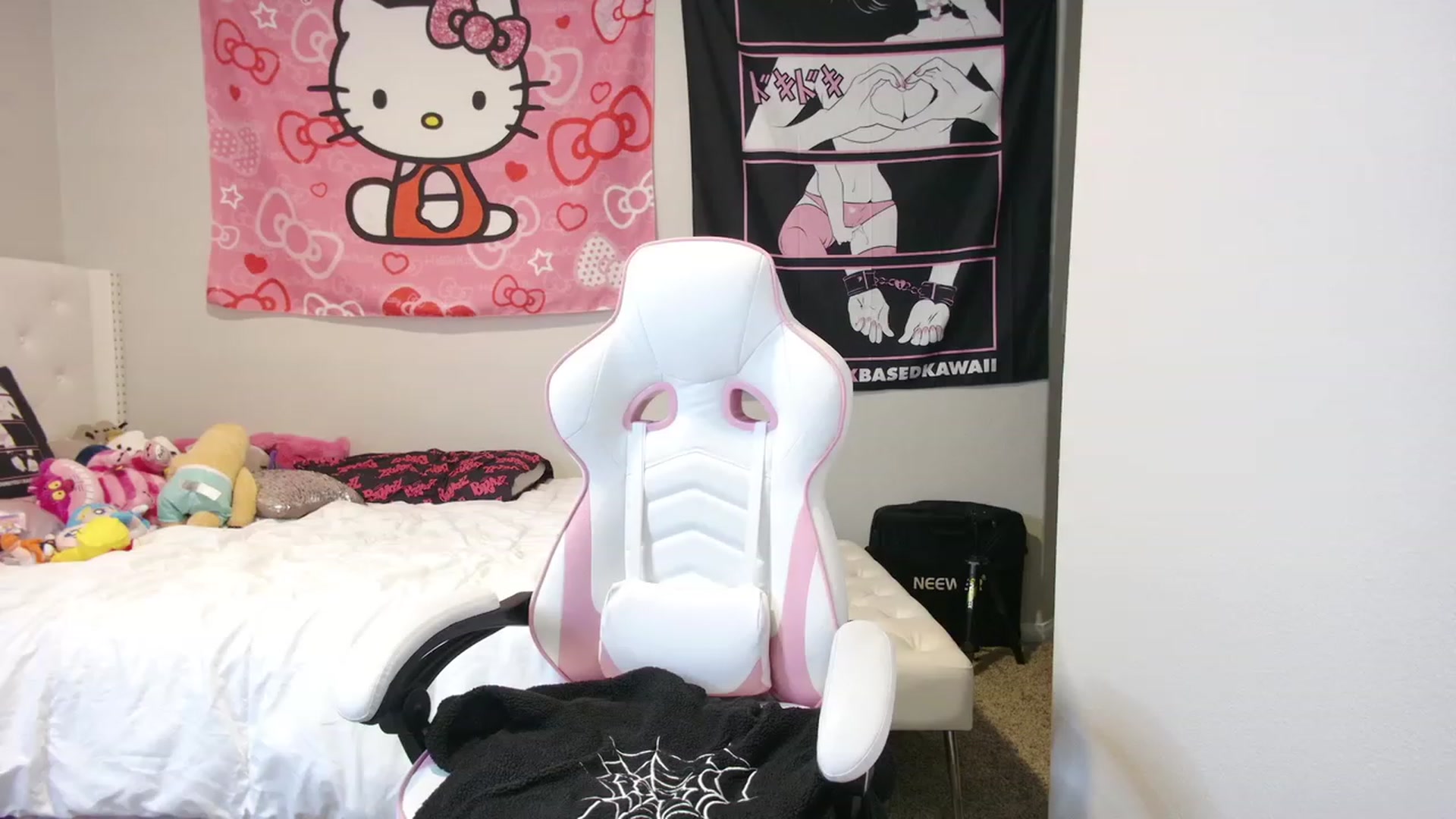 Gallery image thumbnail from lunalovelyy's myfreecams stream on, 07/13/2023, 08:53 image 12 of 20