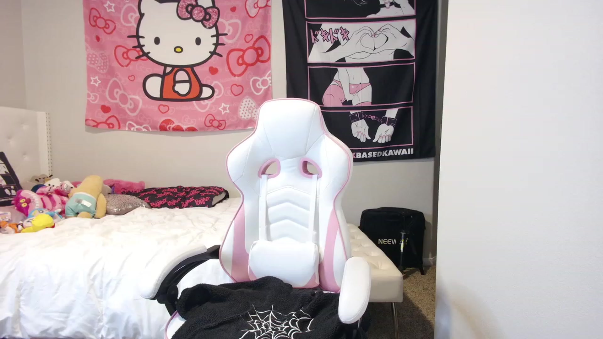 Gallery image thumbnail from lunalovelyy's myfreecams stream on, 07/13/2023, 08:53 image 13 of 20