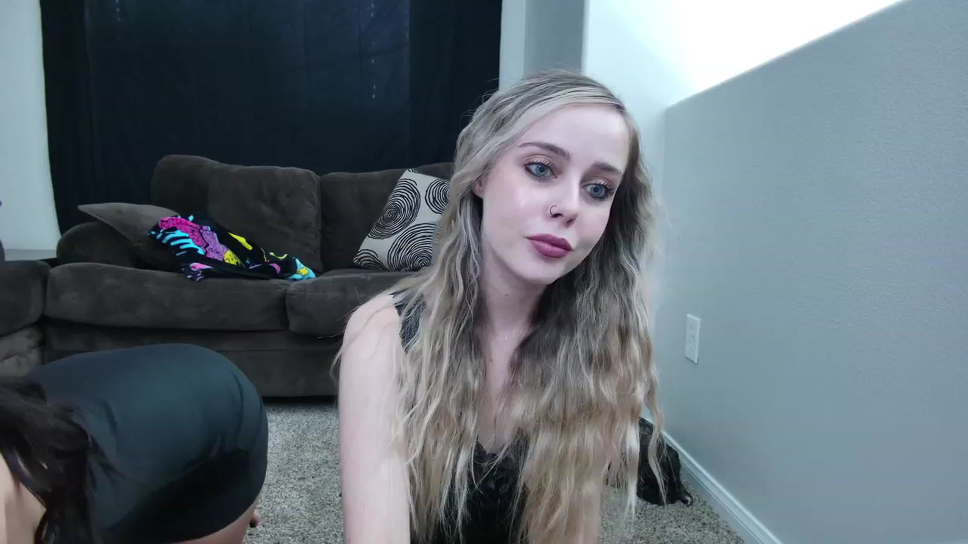 Gallery image thumbnail from lunalovelyy's myfreecams stream on, 07/19/2023, 24:24 image 4 of 20
