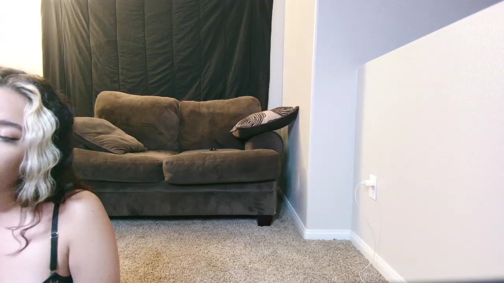 Gallery image thumbnail from lunalovelyy's myfreecams stream on, 07/21/2023, 08:38 image 13 of 20