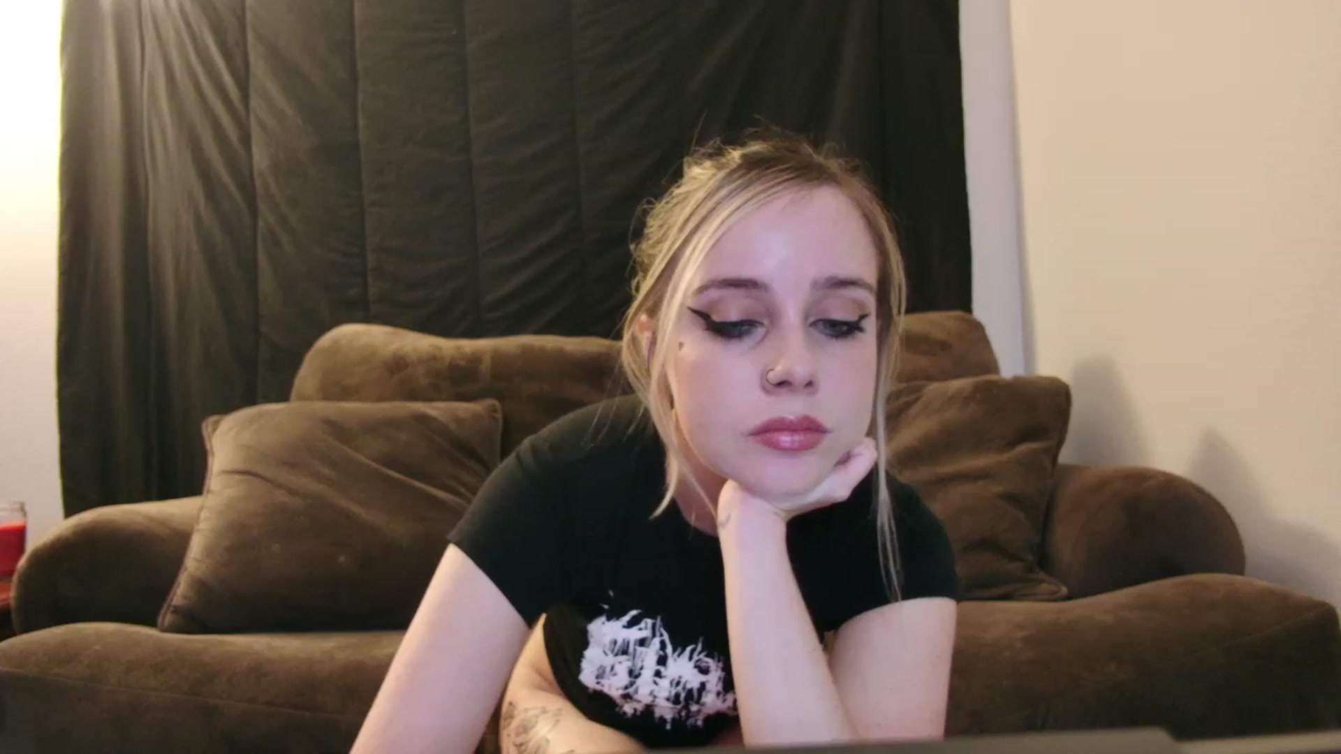 Gallery image thumbnail from lunalovelyy's myfreecams stream on, 07/28/2023, 08:20 image 4 of 20