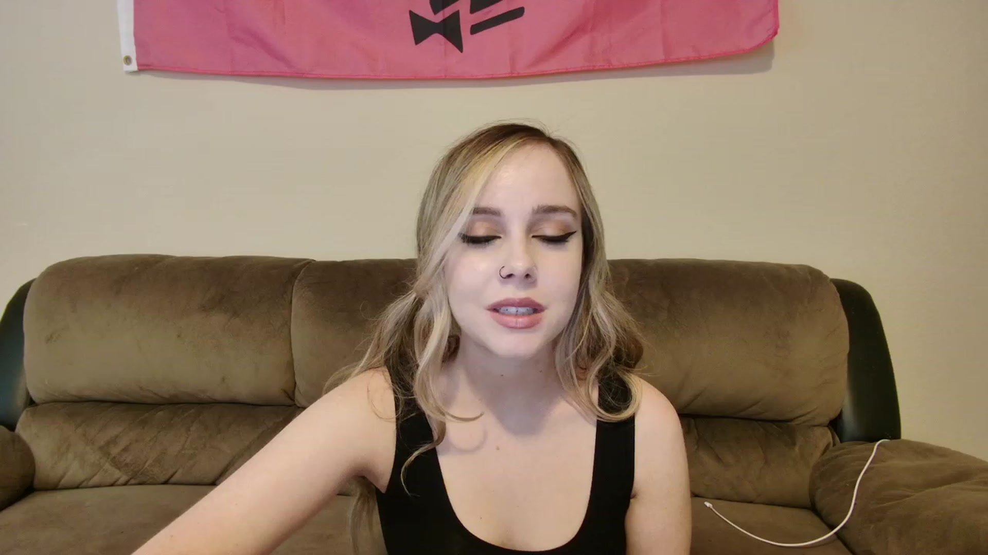 Gallery image thumbnail from lunalovelyy's myfreecams stream on, 08/13/2023, 01:12 image 20 of 20