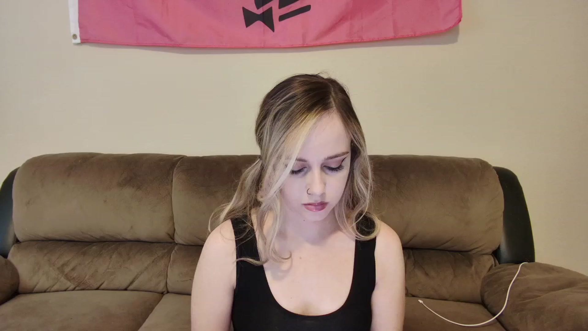 Gallery image thumbnail from lunalovelyy's myfreecams stream on, 08/13/2023, 01:12 image 19 of 20